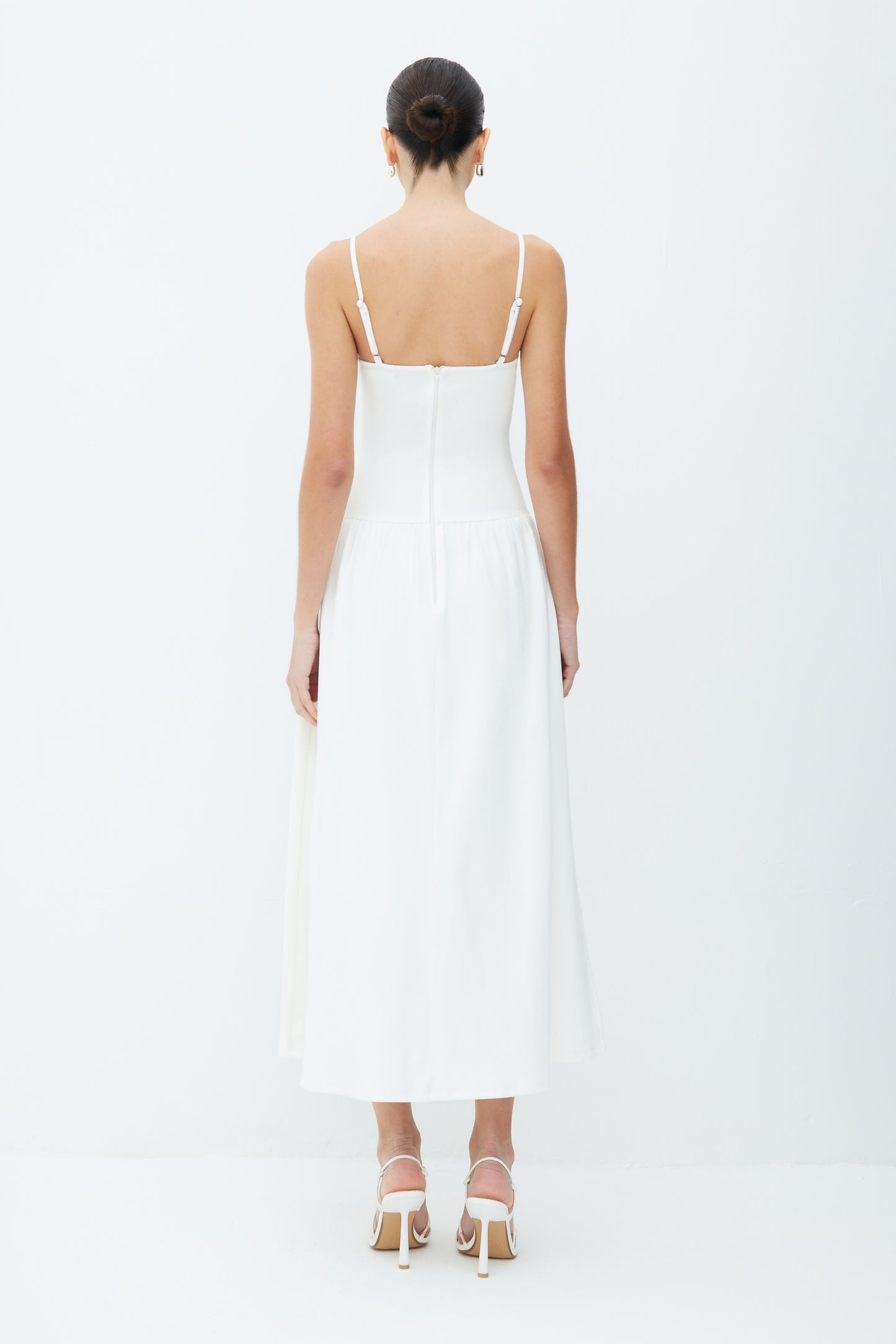 VESTIDO MIDI COM ABERTURA NO CORPO E SAIA AMPLA OFF WHITE
