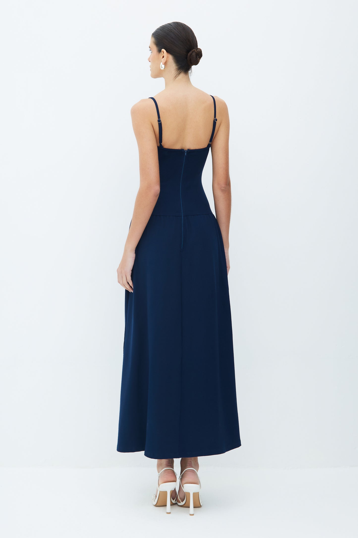 VESTIDO MIDI COM ABERTURA NO CORPO E SAIA AMPLA AZUL MARINHO ESCURO
