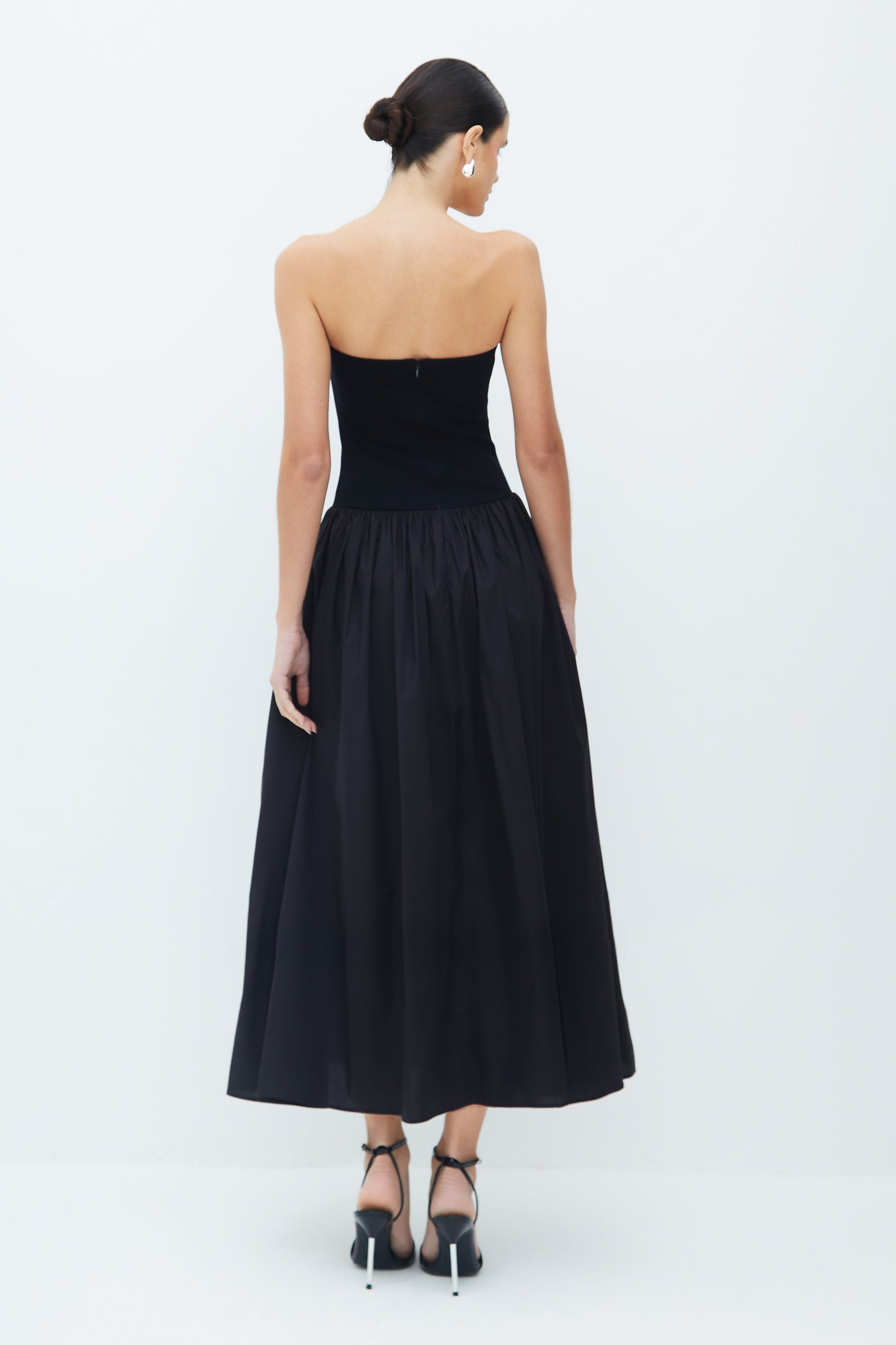 VESTIDO MIDI TOMARA QUE CAIA SAIA AMPLA E BOLSOS PRETO