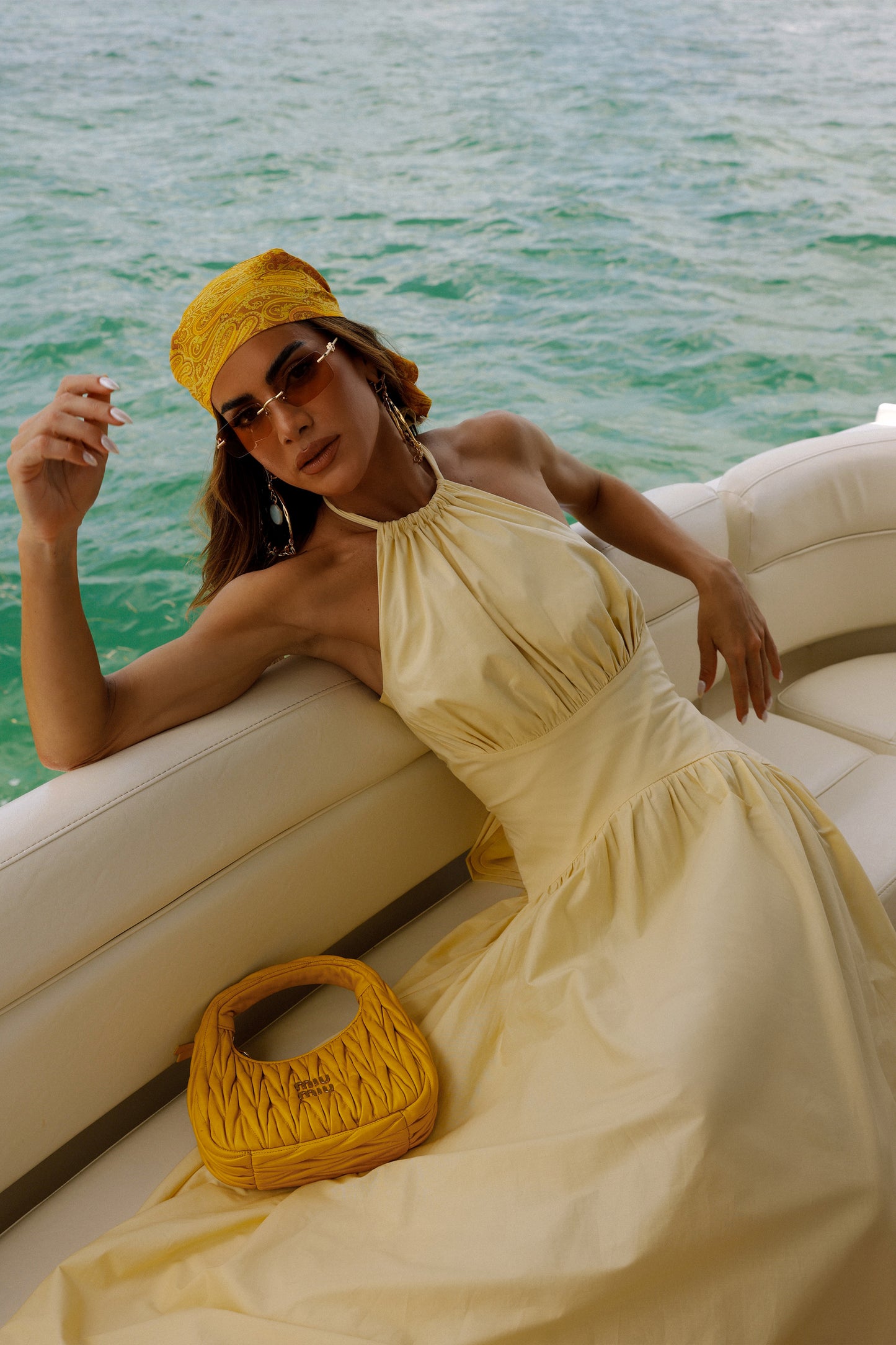 VESTIDO MIDI AMARRACAO COSTAS E PESCOCO BARRA AMPLA AMARELO MANTEIGA