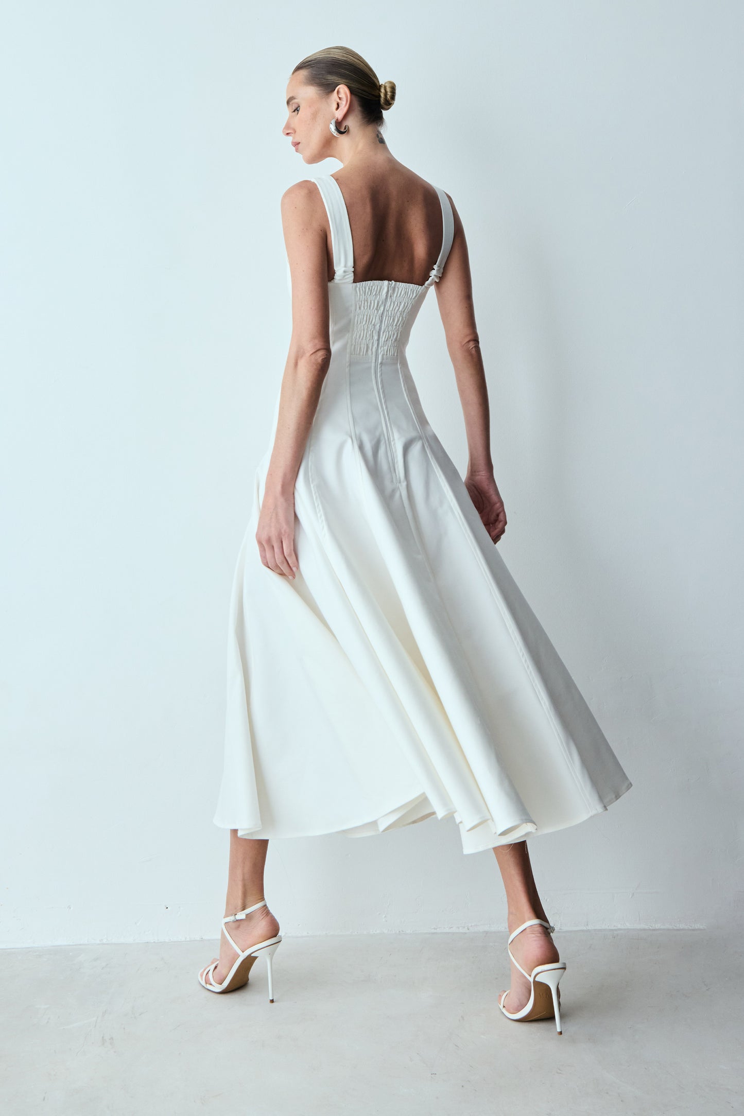 VESTIDO MIDI RECORTES PESPONTADOS E SAIA GODE OFF WHITE
