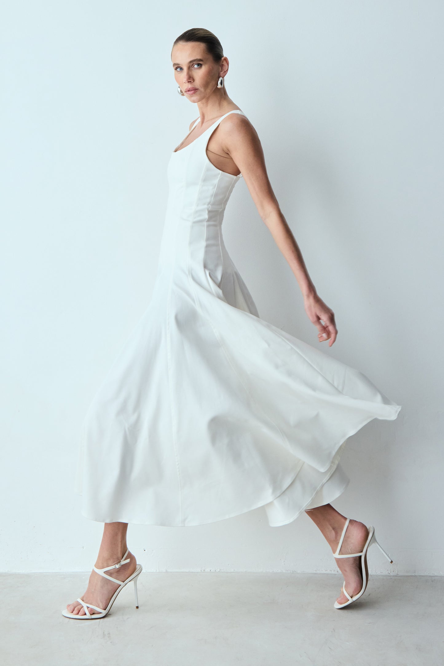 VESTIDO MIDI RECORTES PESPONTADOS E SAIA GODE OFF WHITE