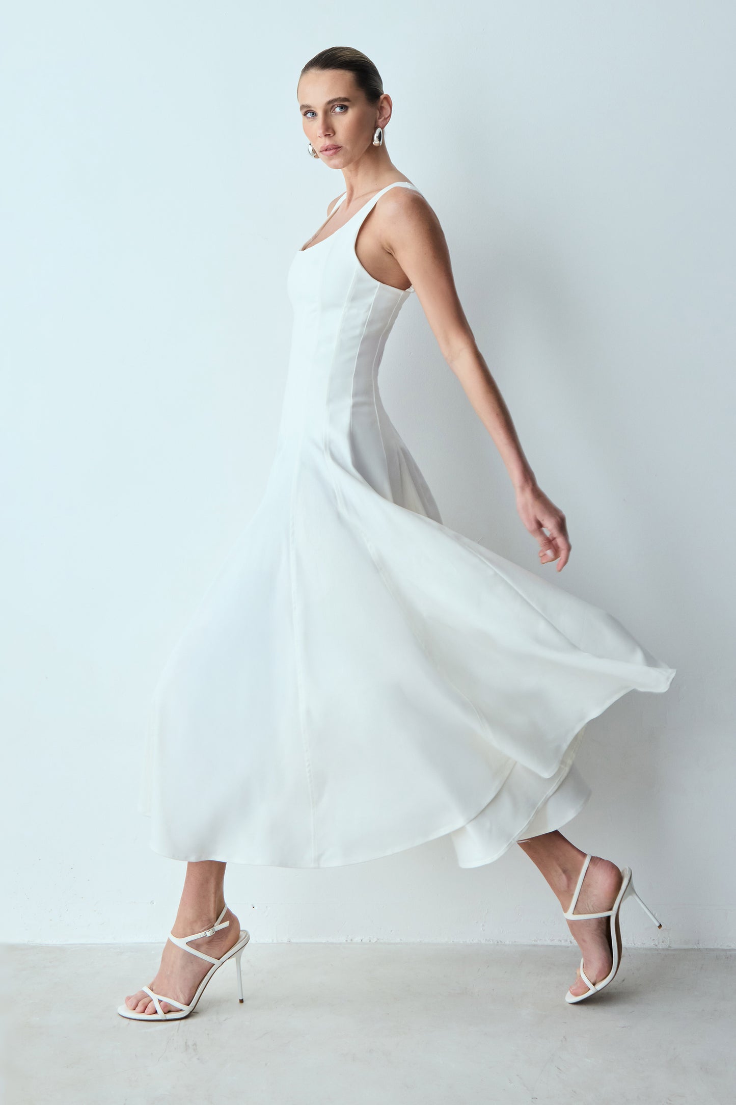 VESTIDO MIDI RECORTES PESPONTADOS E SAIA GODE OFF WHITE
