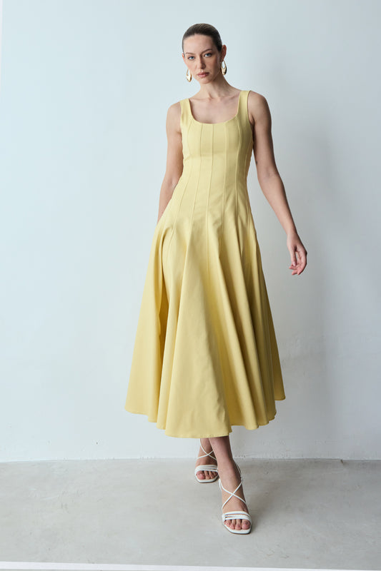 VESTIDO MIDI RECORTES PESPONTADOS E SAIA GODE AMARELO MANTEIGA