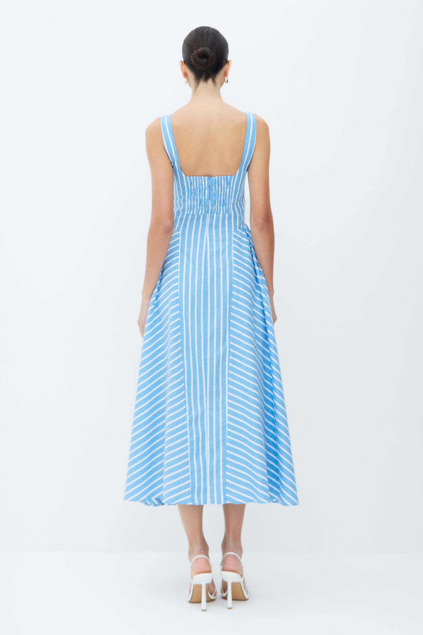 VESTIDO MIDI DECOTE RETO E SAIA AMPLA LISTRADO AZUL