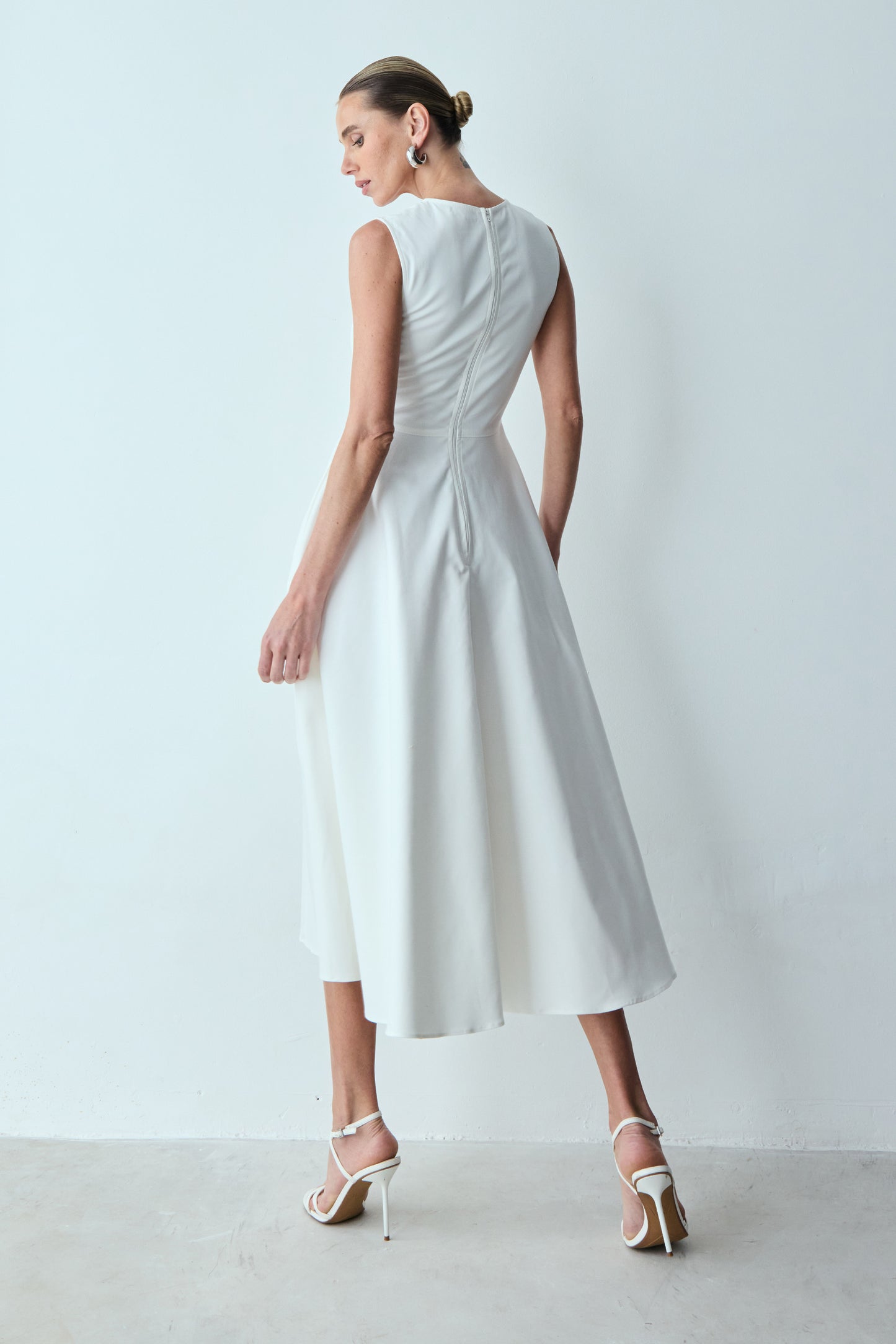 VESTIDO MIDI SAIA GODE COM RECORTES FRONTAL OFF WHITE
