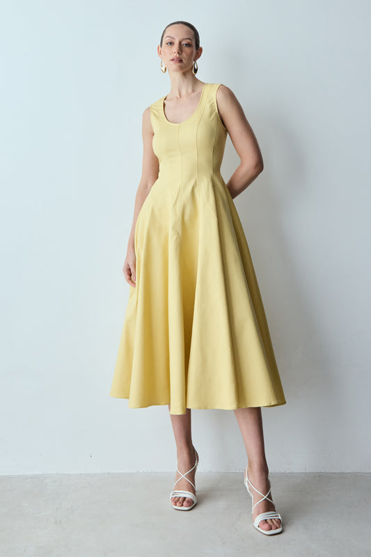 VESTIDO MIDI SAIA GODE COM RECORTES FRONTAL AMARELO MANTEIGA