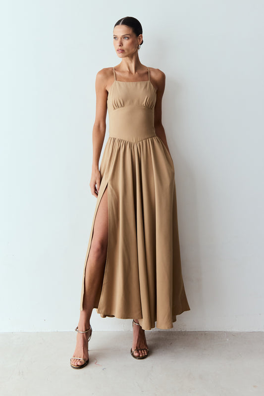 VESTIDO MIDI ACINTURADO DECOTE RETO AMARRAÇÃO COSTAS KAKI