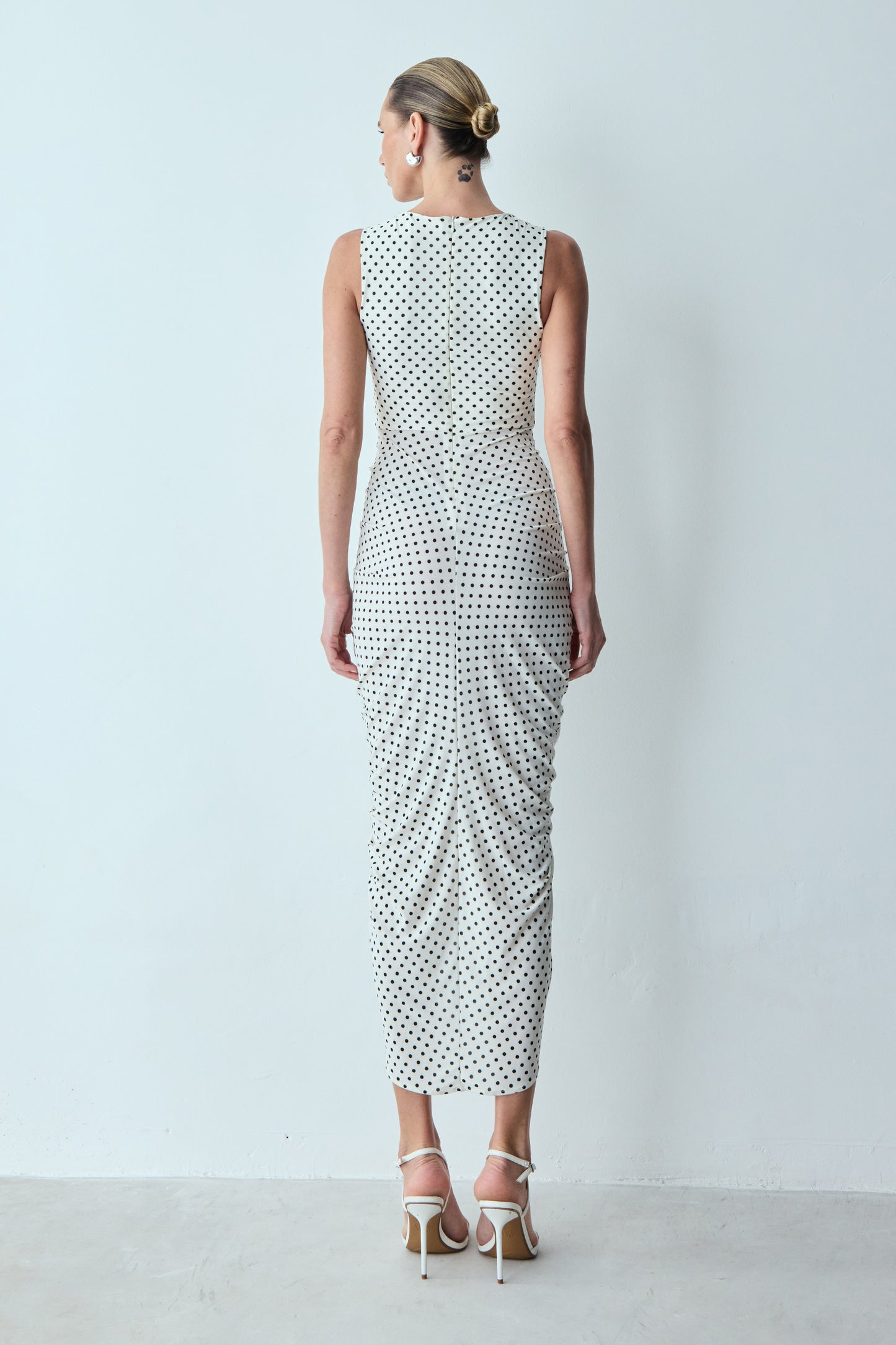 VESTIDO MIDI FRANZIDO CENTRAL POÁ OFF WHITE