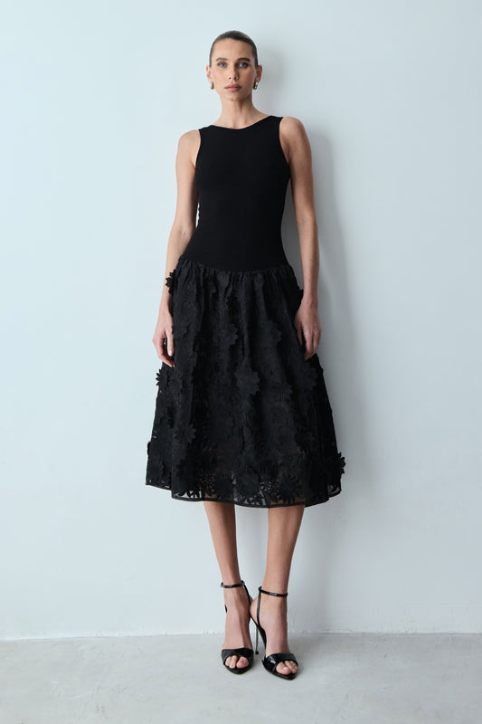 VESTIDO MIDI DECOTE U COSTAS E SAIA DE TULE BORDADO
