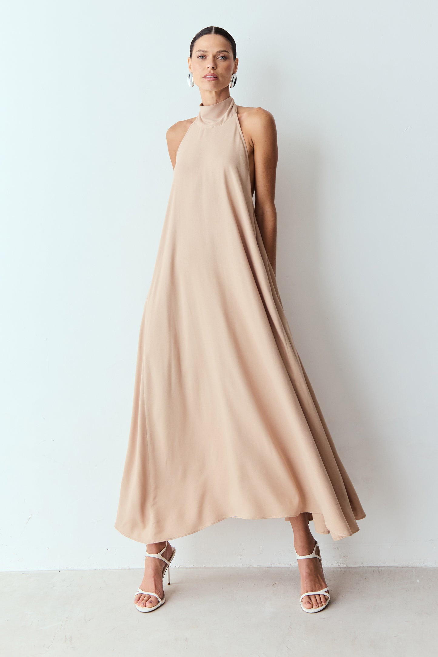 VESTIDO MIDI FRENTE UNICA GOLA ALTA CAIMENTO AMPLO KAKI