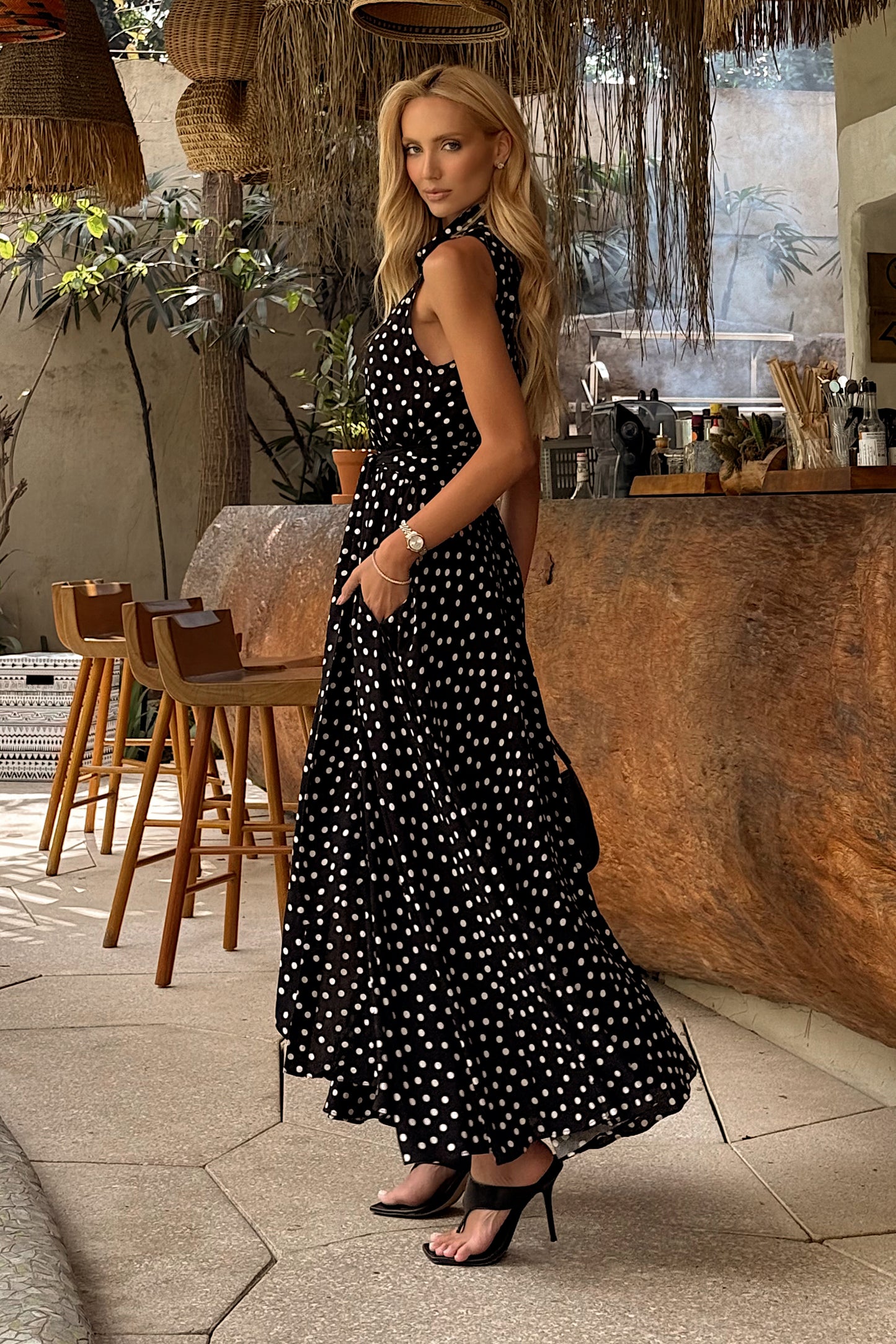 VESTIDO MIDI BOTOES FRONTAL E FAIXA PARA AMARRACAO PRETO