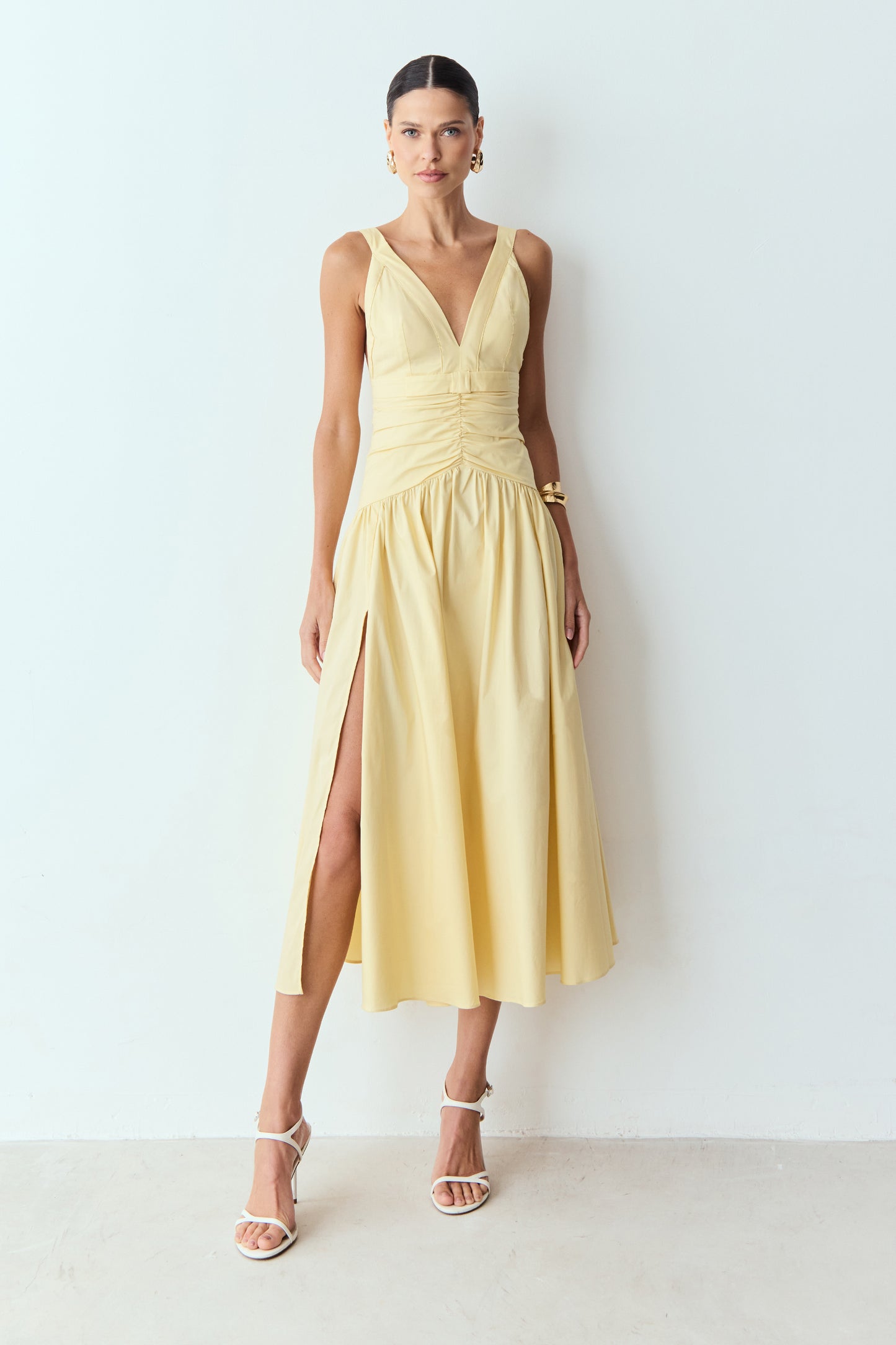 VESTIDO MIDI FRANZIDO FRENTE E COSTAS DETALHE LAÇO AMARELO MANTEIGA