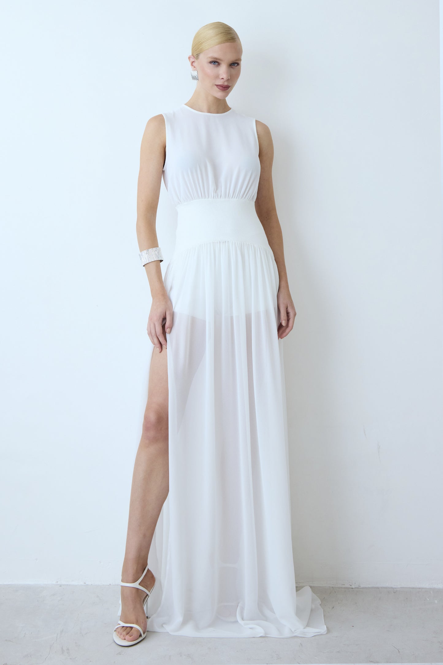 VESTIDO LONGO ACINTURADO CORPO E BARRA FLUIDA OFF WHITE