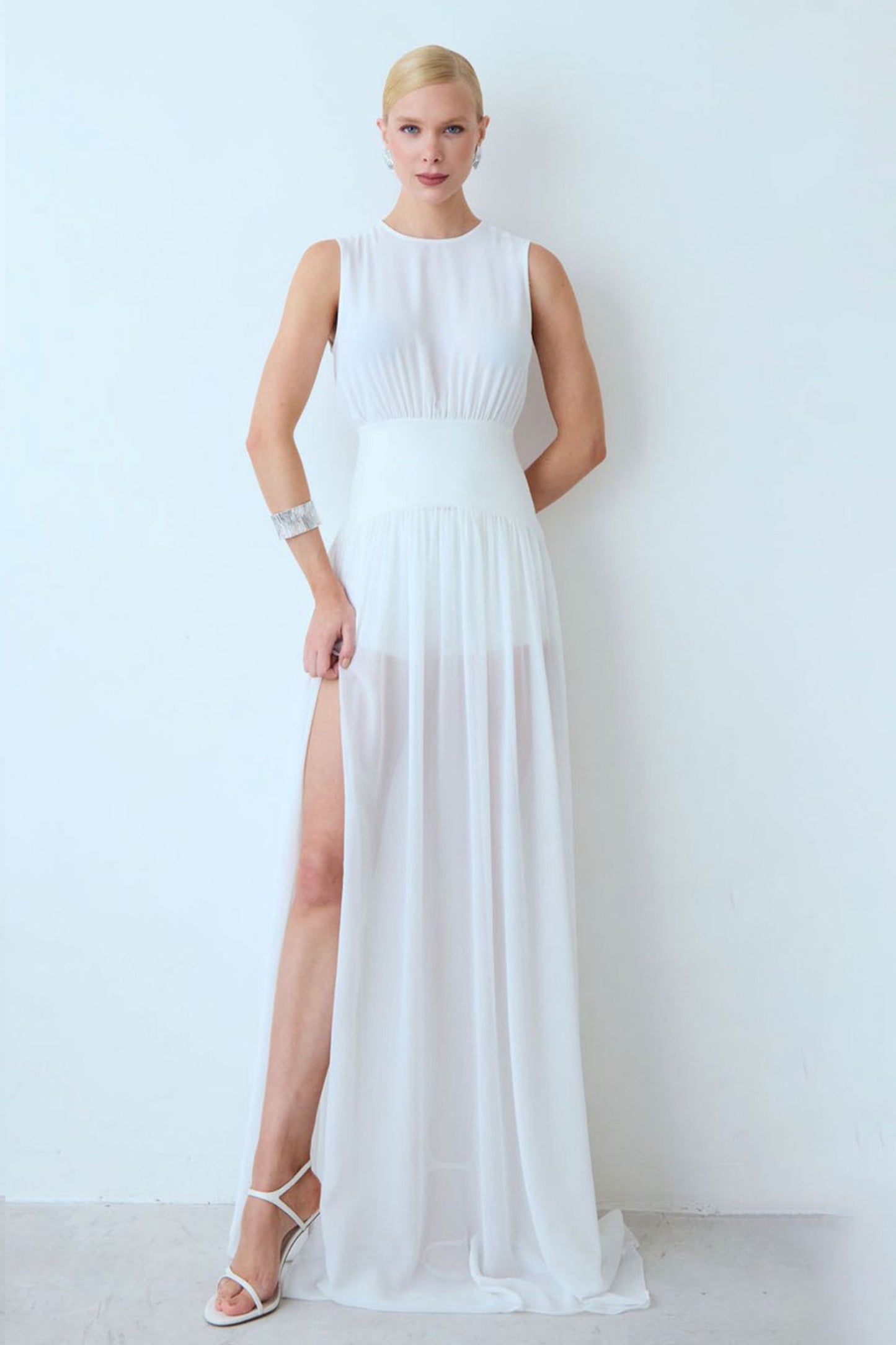 VESTIDO LONGO ACINTURADO CORPO E BARRA FLUIDA OFF WHITE