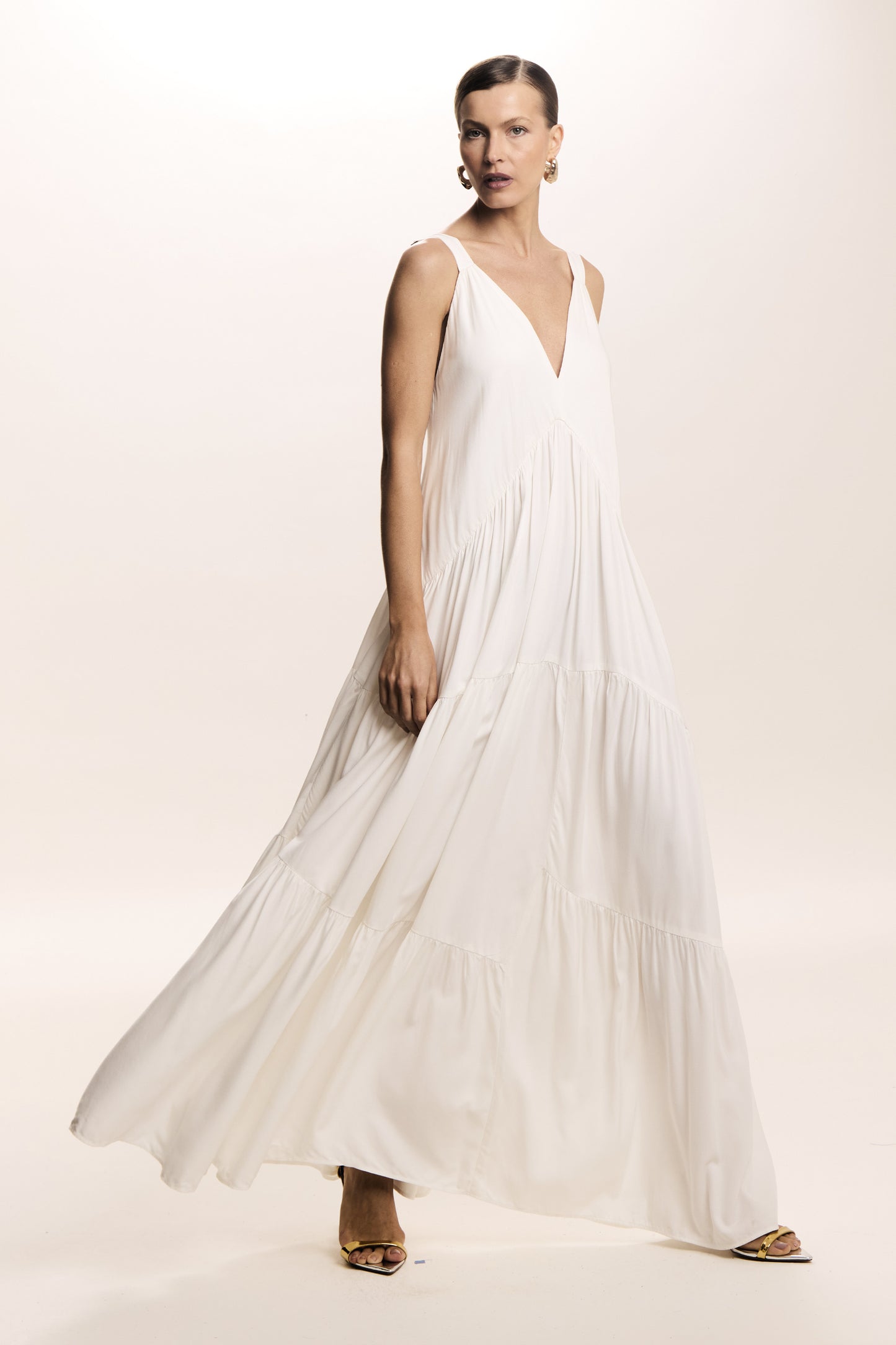 VESTIDO LONGO AMPLO DECOTE V FRENTE E COSTAS OFF WHITE