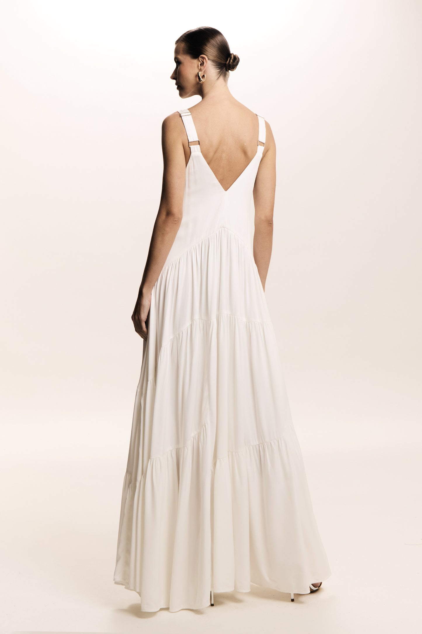 VESTIDO LONGO AMPLO DECOTE V FRENTE E COSTAS OFF WHITE