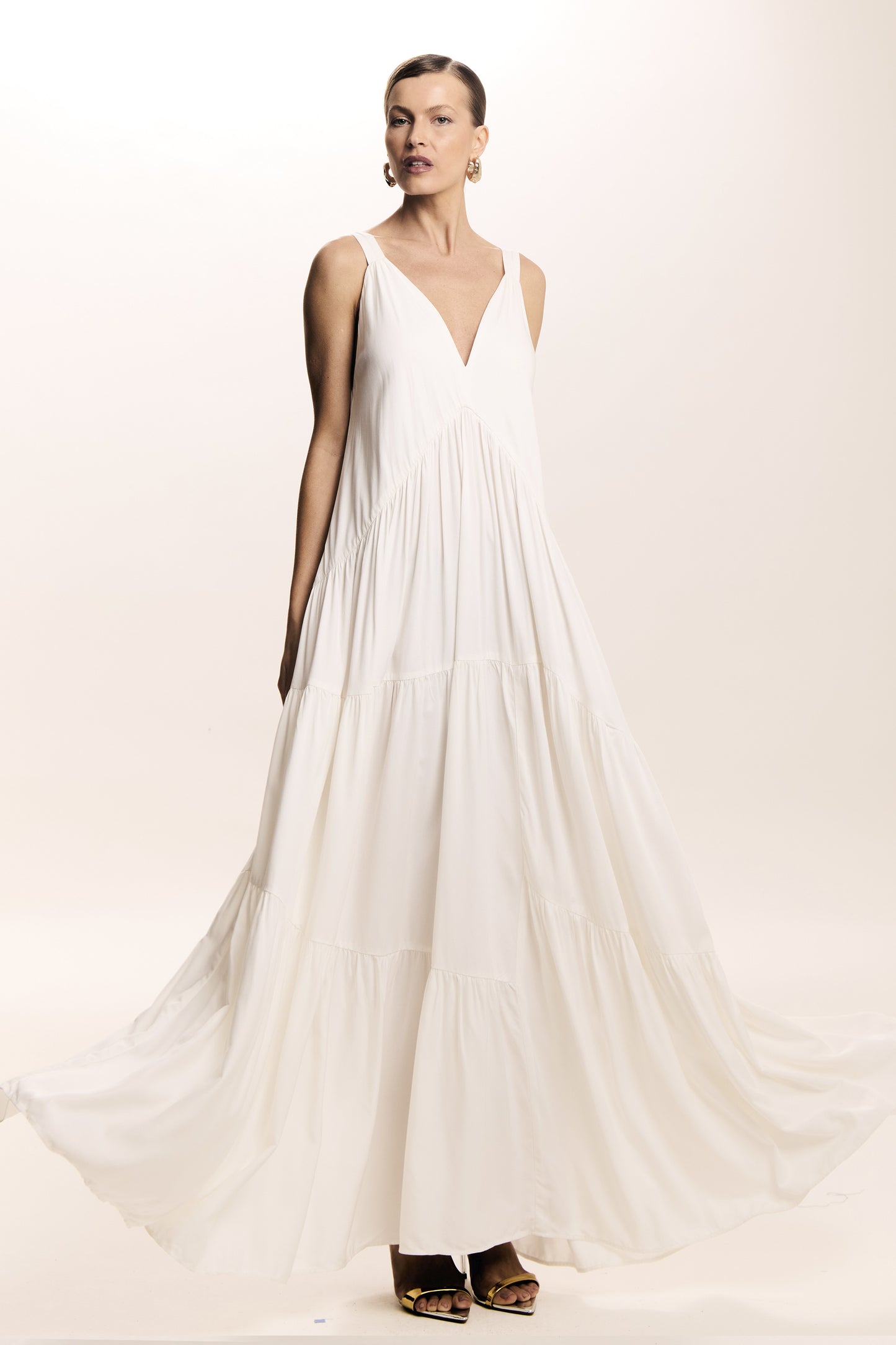 VESTIDO LONGO AMPLO DECOTE V FRENTE E COSTAS OFF WHITE