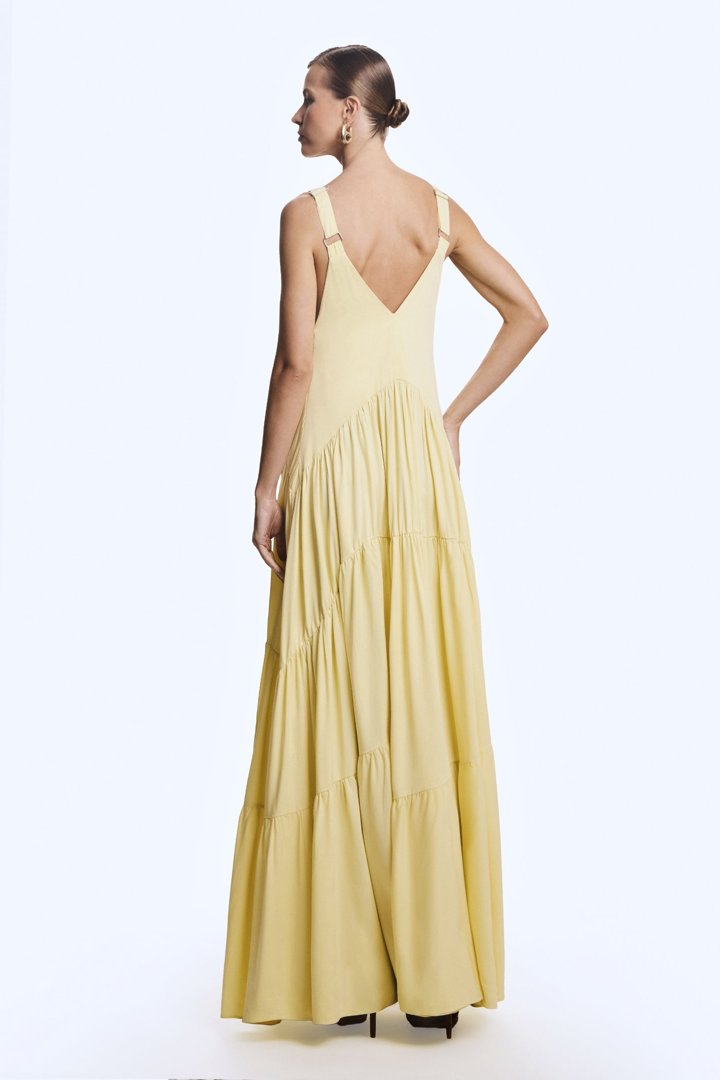 VESTIDO LONGO AMPLO DECOTE V FRENTE E COSTAS AMARELO MANTEIGA