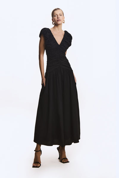 VESTIDO MIDI ALCAS FRANZIDAS COM VOLUME PRETO