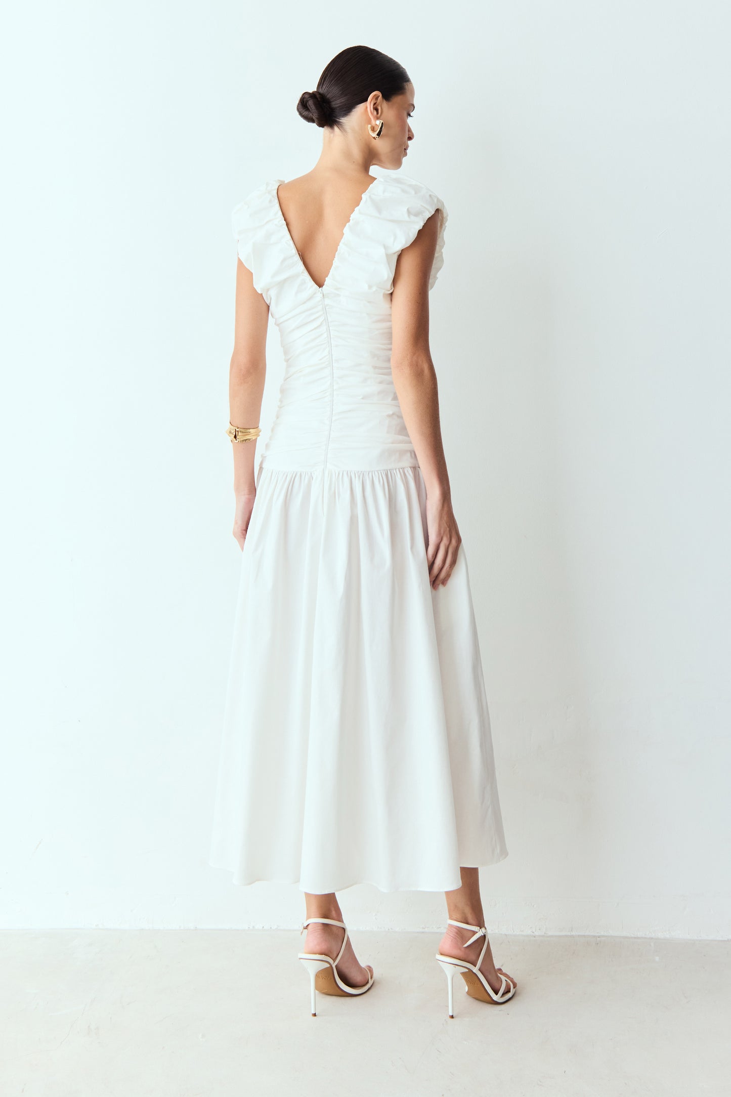VESTIDO MIDI ALCAS FRANZIDAS COM VOLUME OFF WHITE