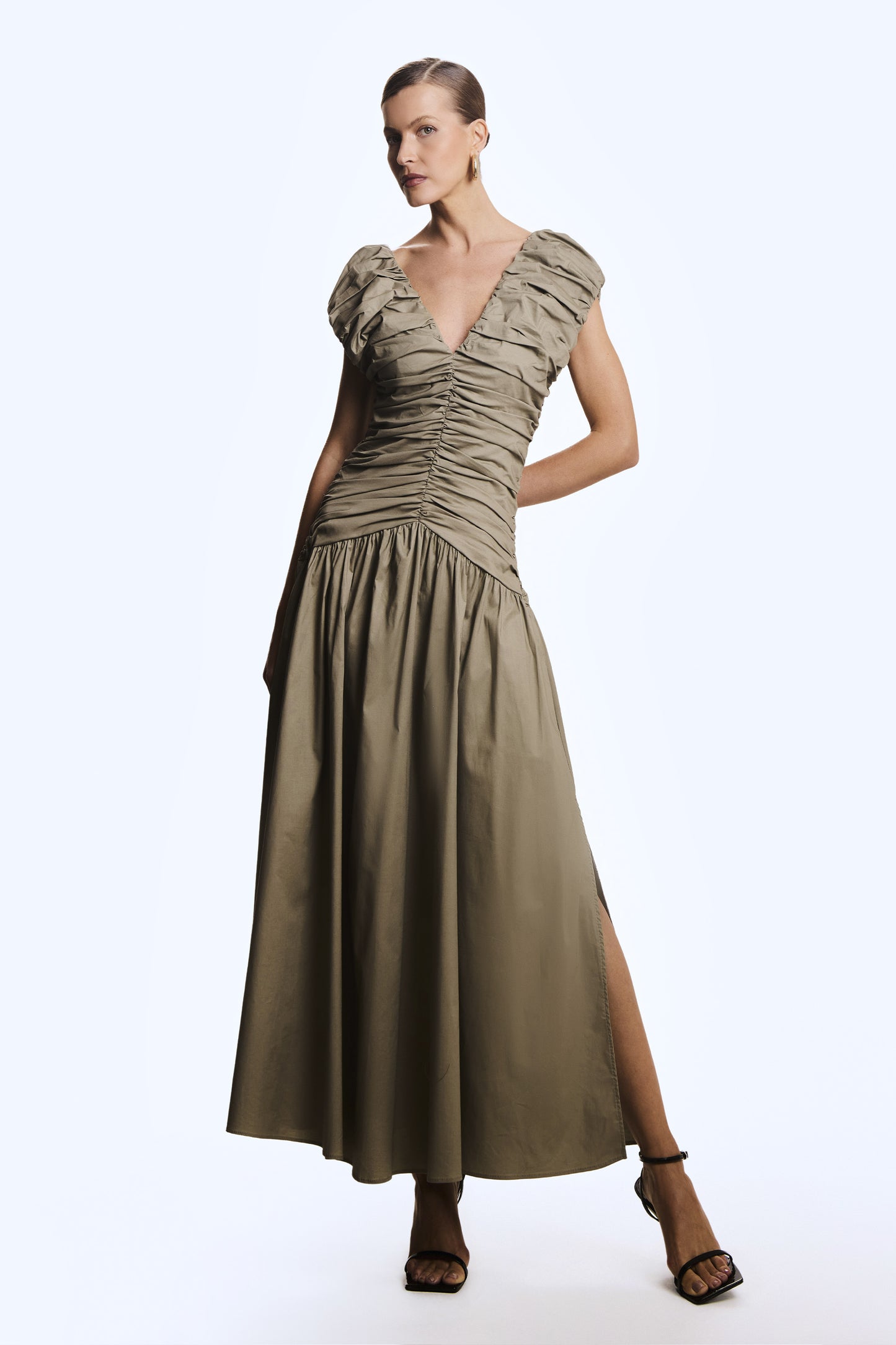VESTIDO MIDI ALCAS FRANZIDAS COM VOLUME CINZA OLIVA
