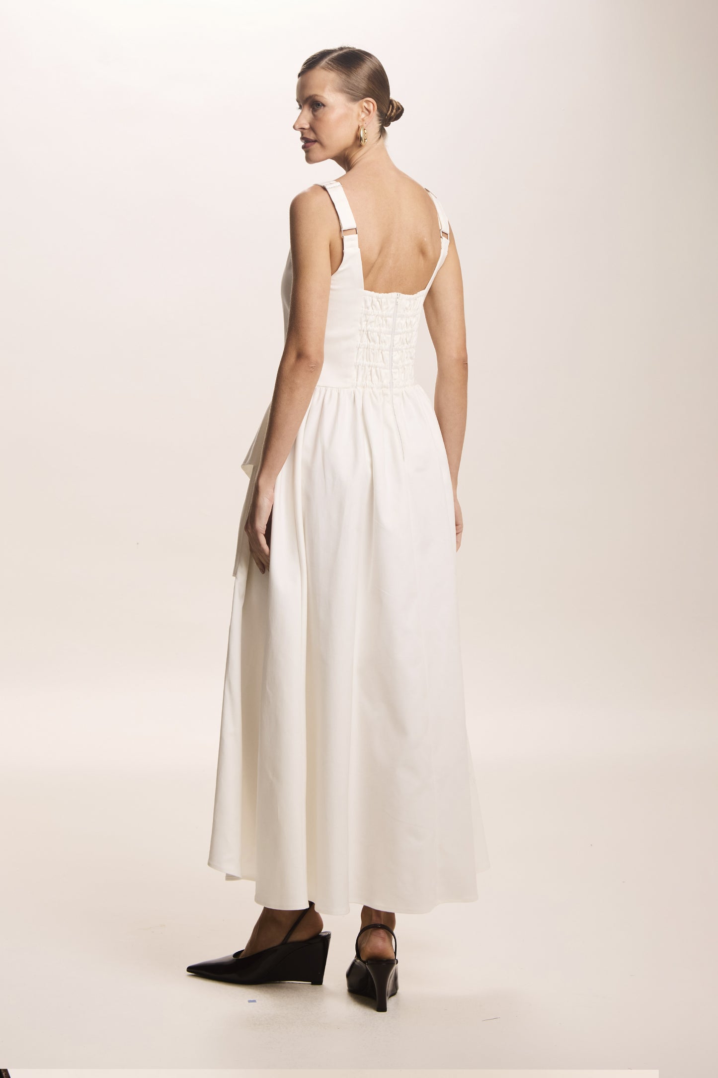 VESTIDO MIDI COM DRAPEADO ASSIMETRICO FRONTAL OFF WHITE