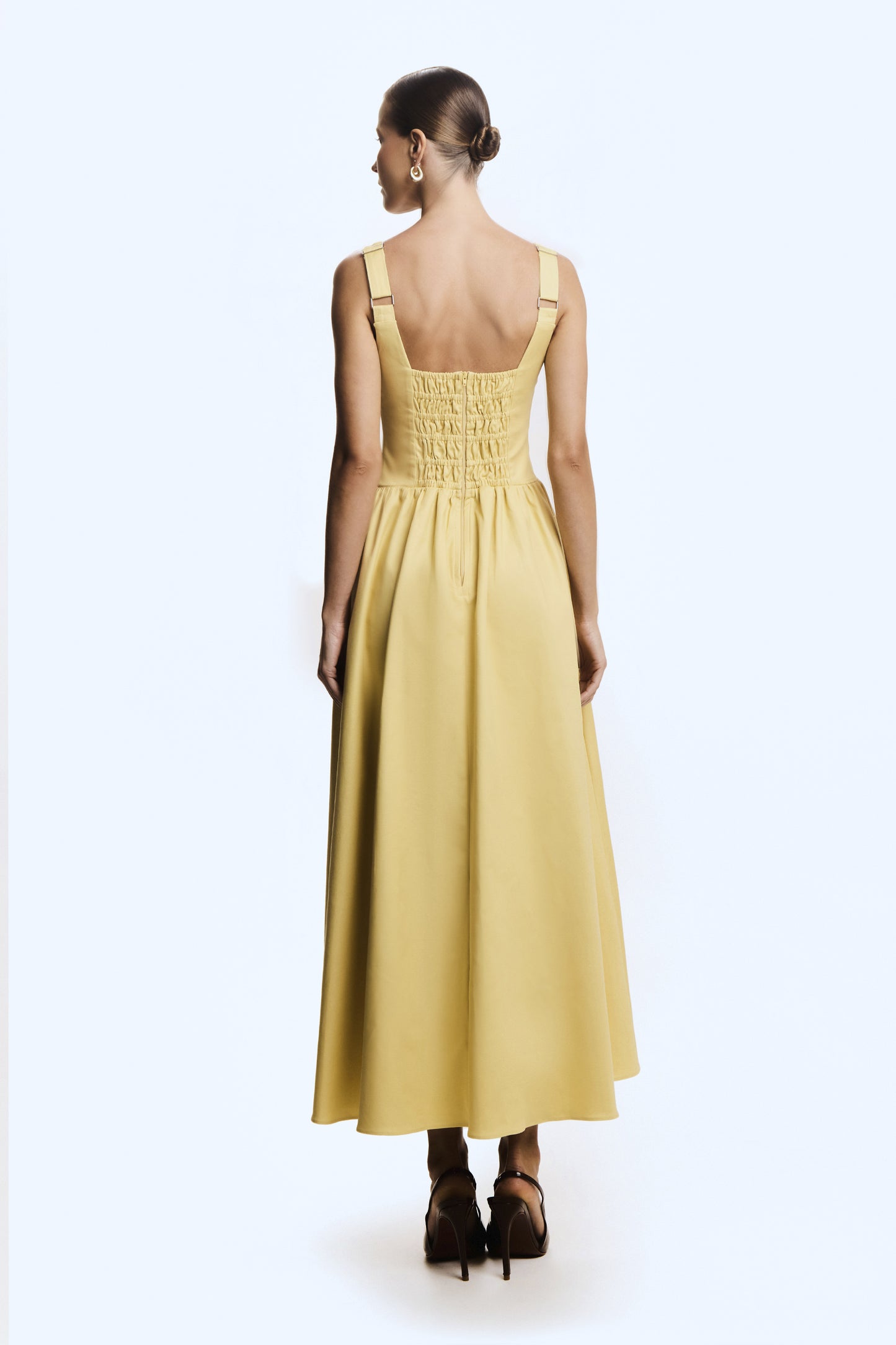 VESTIDO MIDI COM DRAPEADO ASSIMETRICO FRONTAL AMARELO MANTEIGA