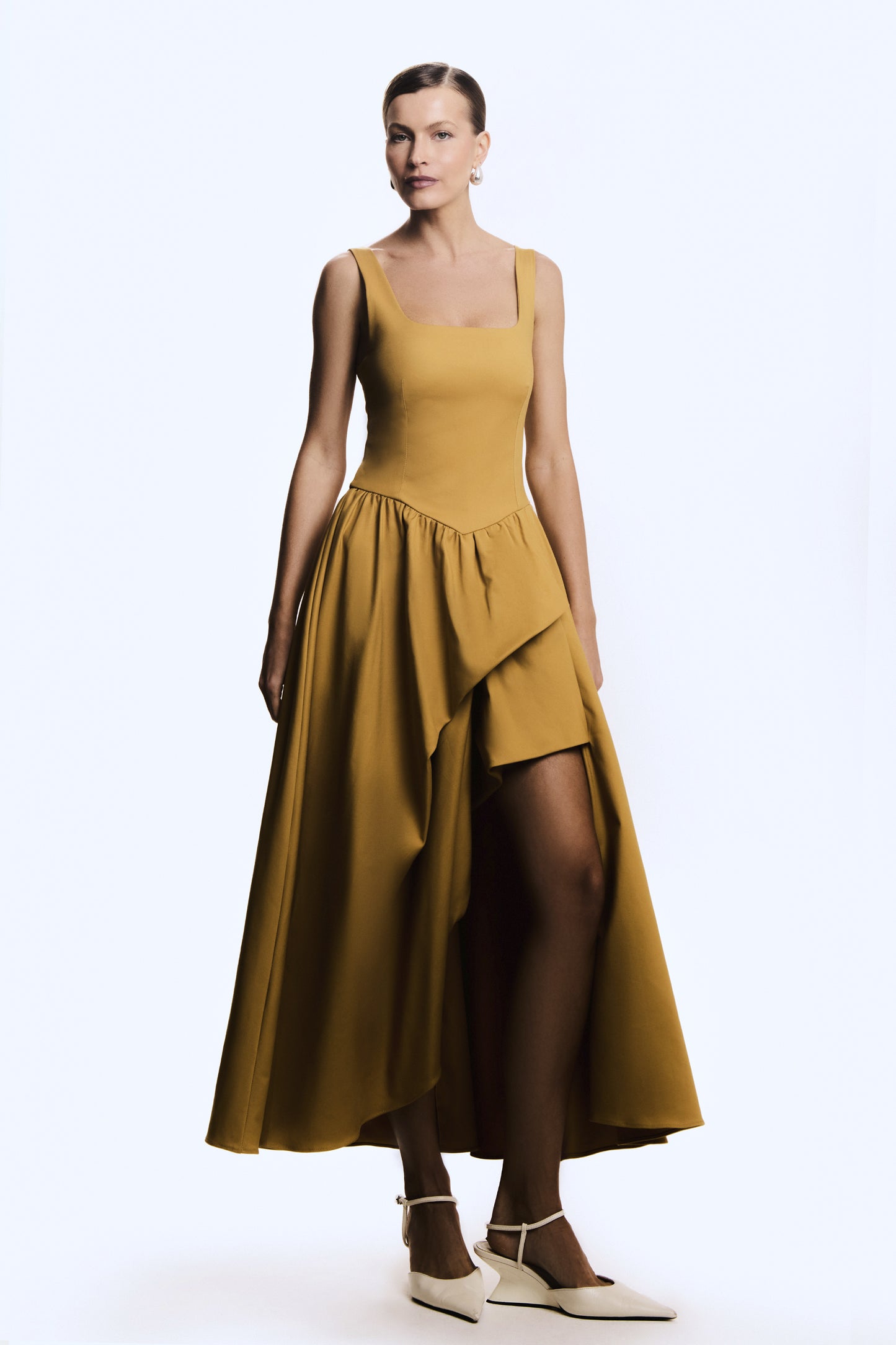 VESTIDO MIDI COM DRAPEADO ASSIMETRICO FRONTAL KAKI MEDIO