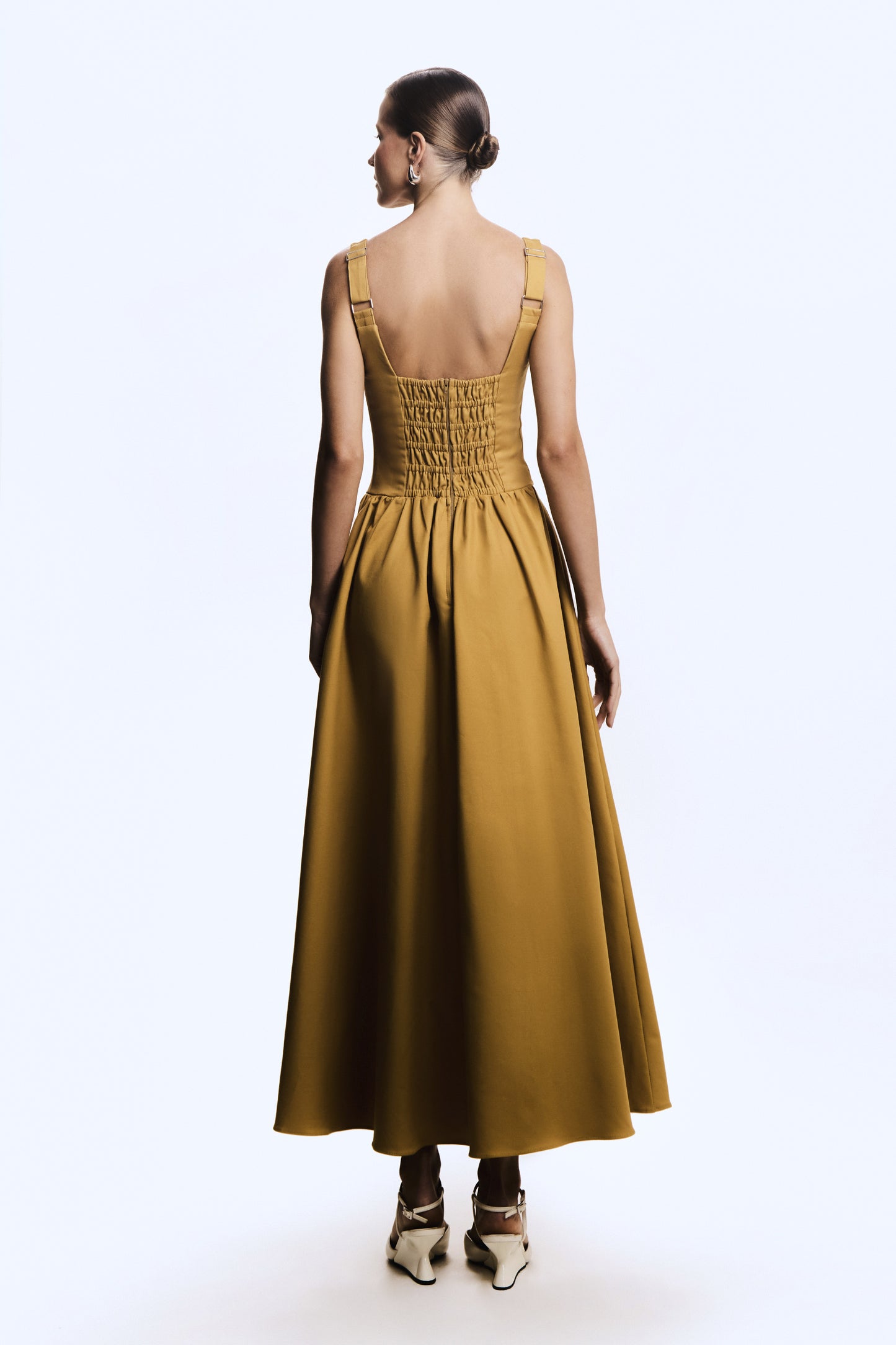 VESTIDO MIDI COM DRAPEADO ASSIMETRICO FRONTAL KAKI MEDIO