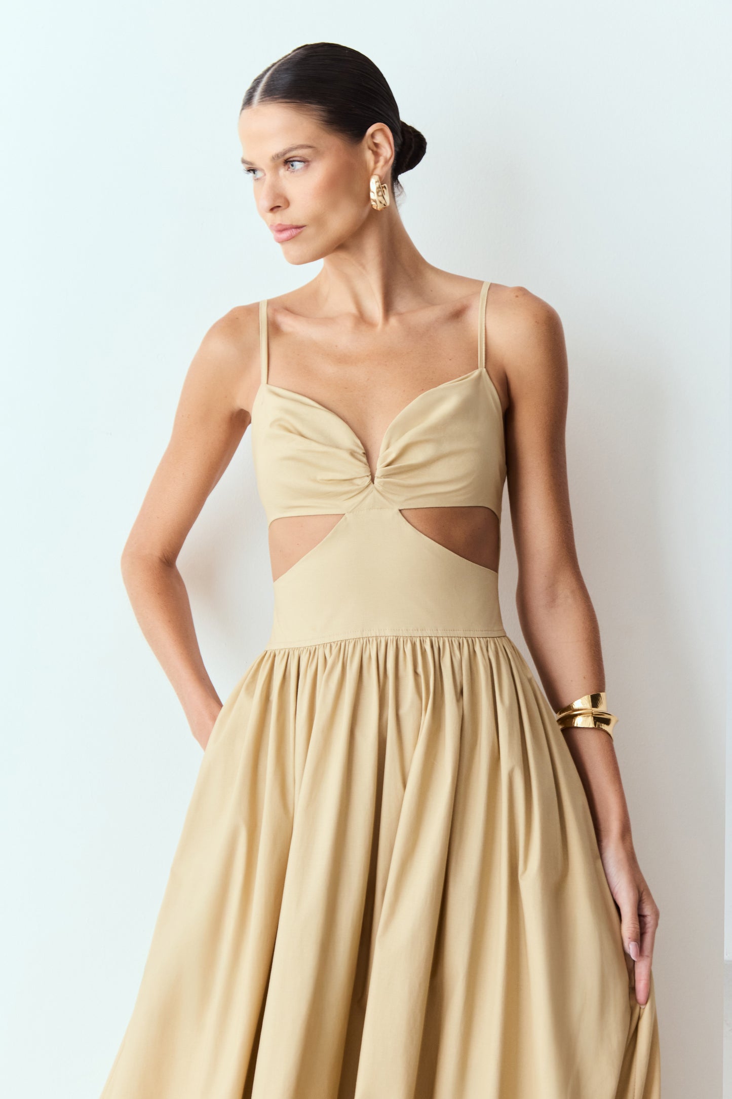 VESTIDO LONGO ABERTURA LATERAL COM RECORTE BUSTO BEGE MEL