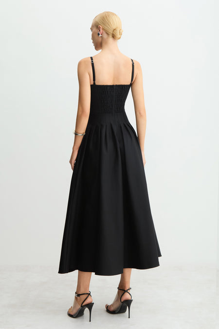 VESTIDO LONGO ACINTURADO PREGAS SAIA RECORTE BUSTO PRETO