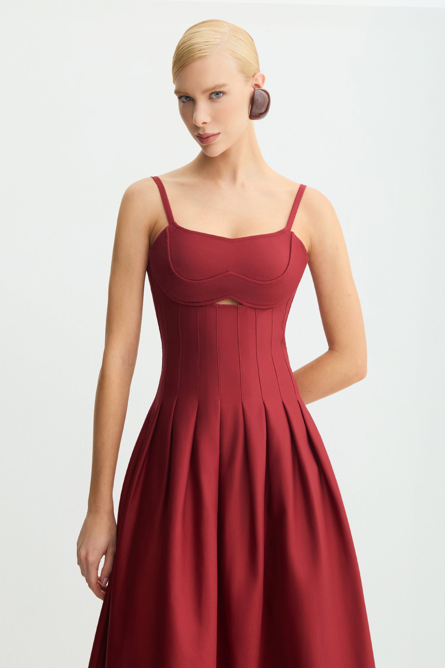 VESTIDO LONGO ACINTURADO PREGAS SAIA RECORTE BUSTO VERMELHO CEREJA