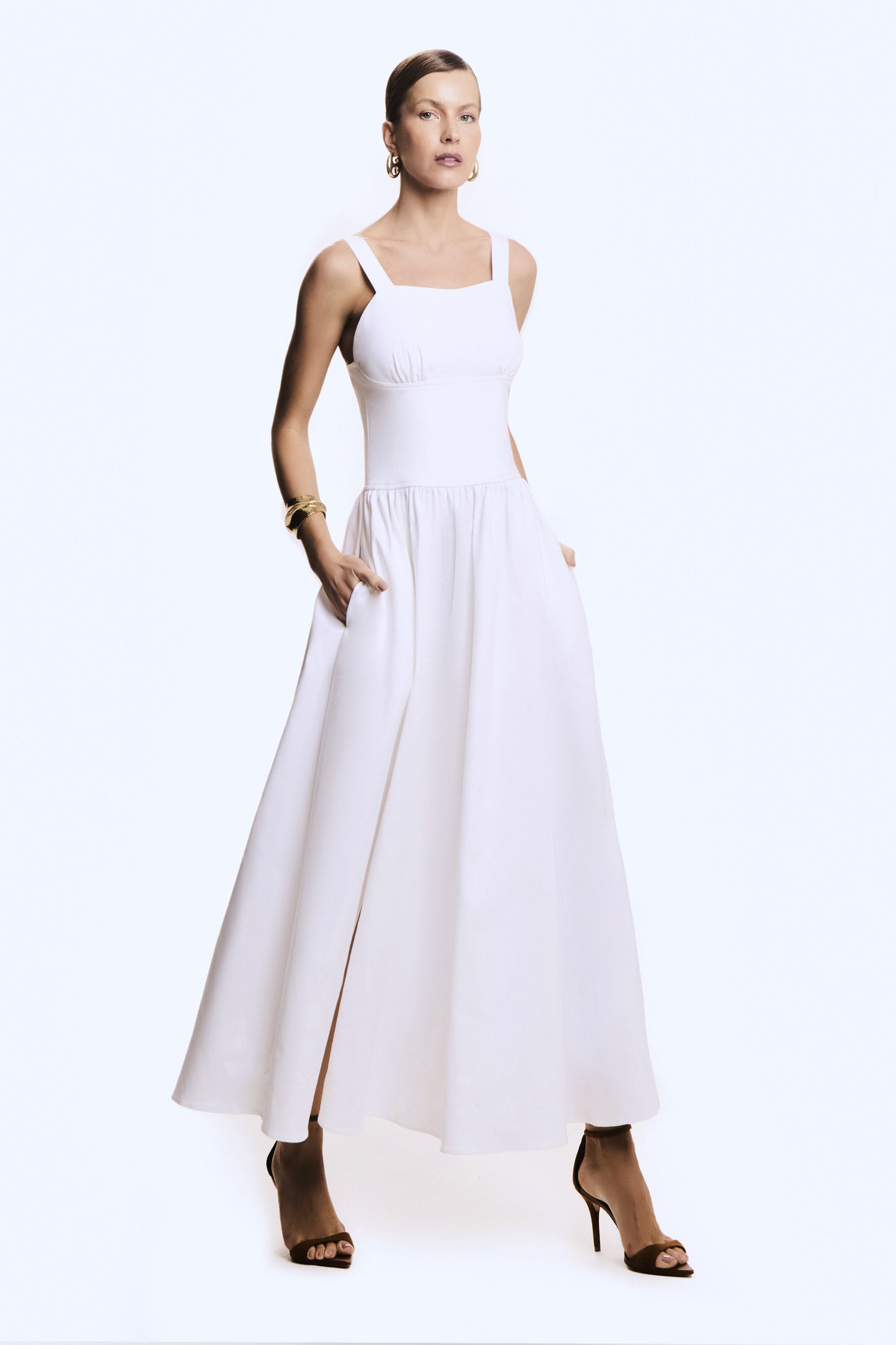 VESTIDO MIDI ESTRUTURADO COS LARGO DECOTE RETO OFF WHITE