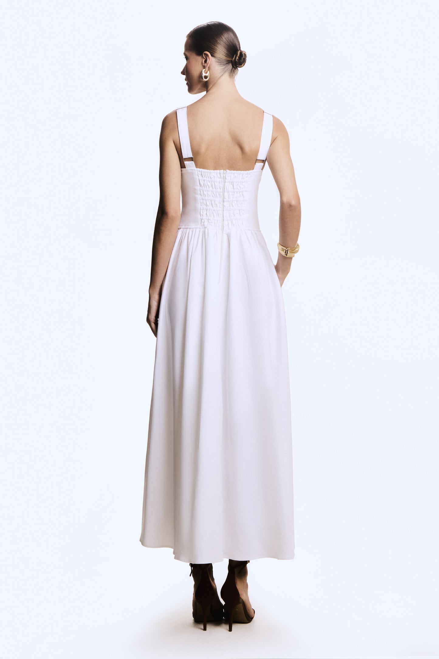 VESTIDO MIDI ESTRUTURADO COS LARGO DECOTE RETO OFF WHITE