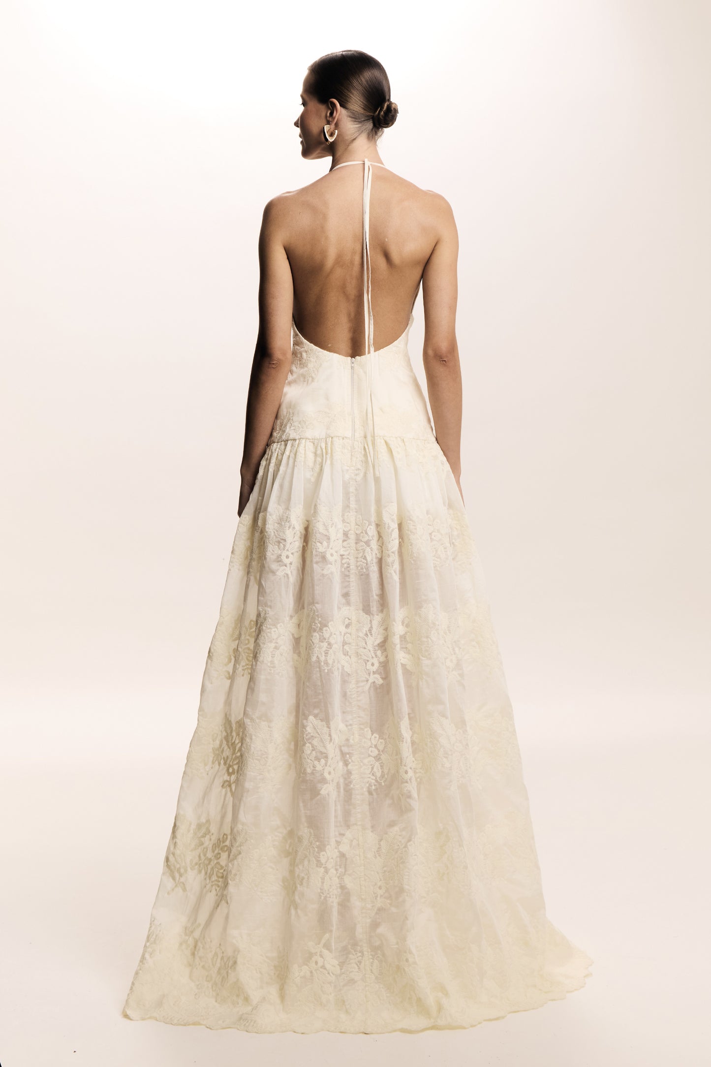 VESTIDO LONGO  BORDADO COM RECORTE BUSTO ACINTURADO CREME