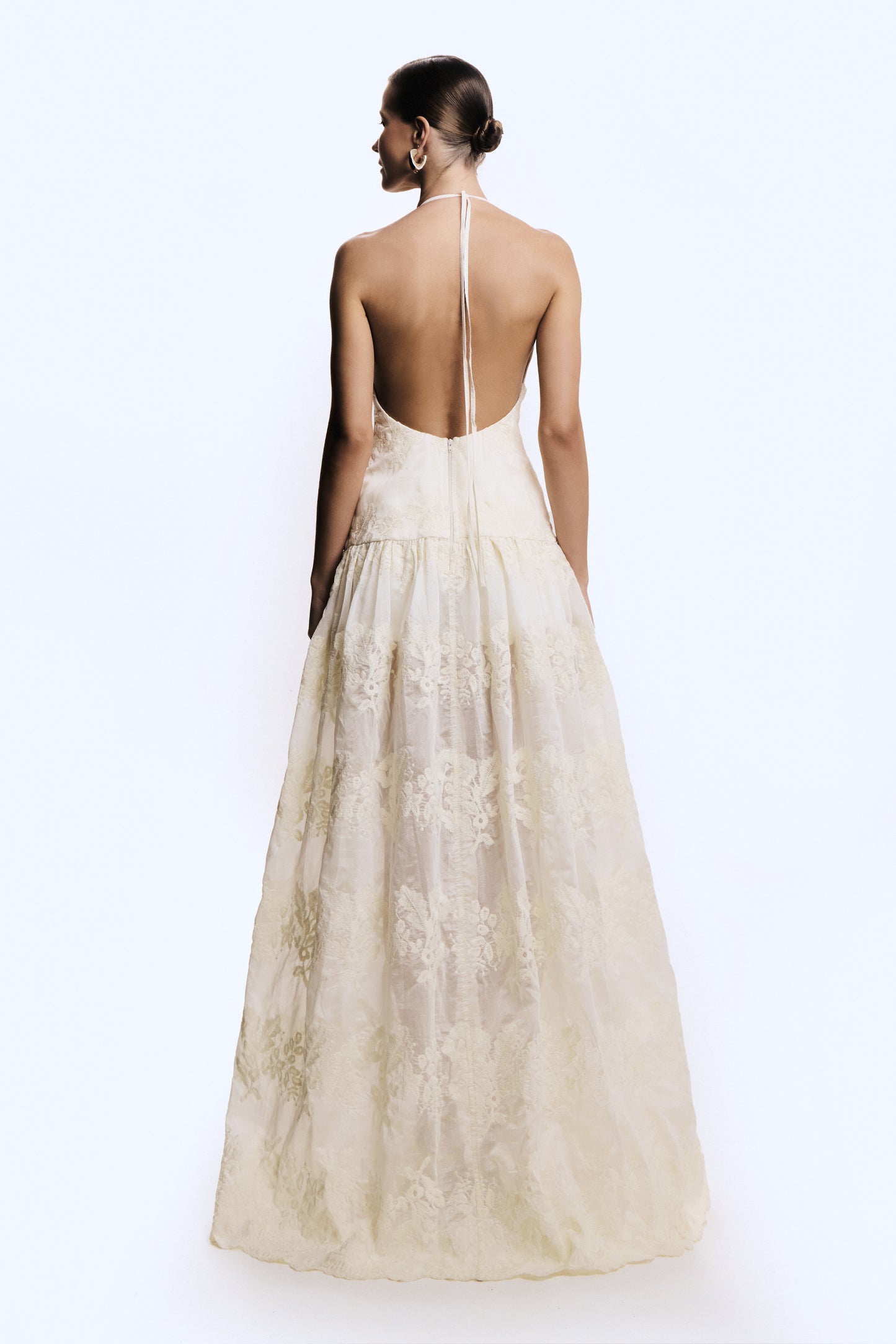 VESTIDO LONGO EM TULE BORDADO FRENTE ÚNICA CREME