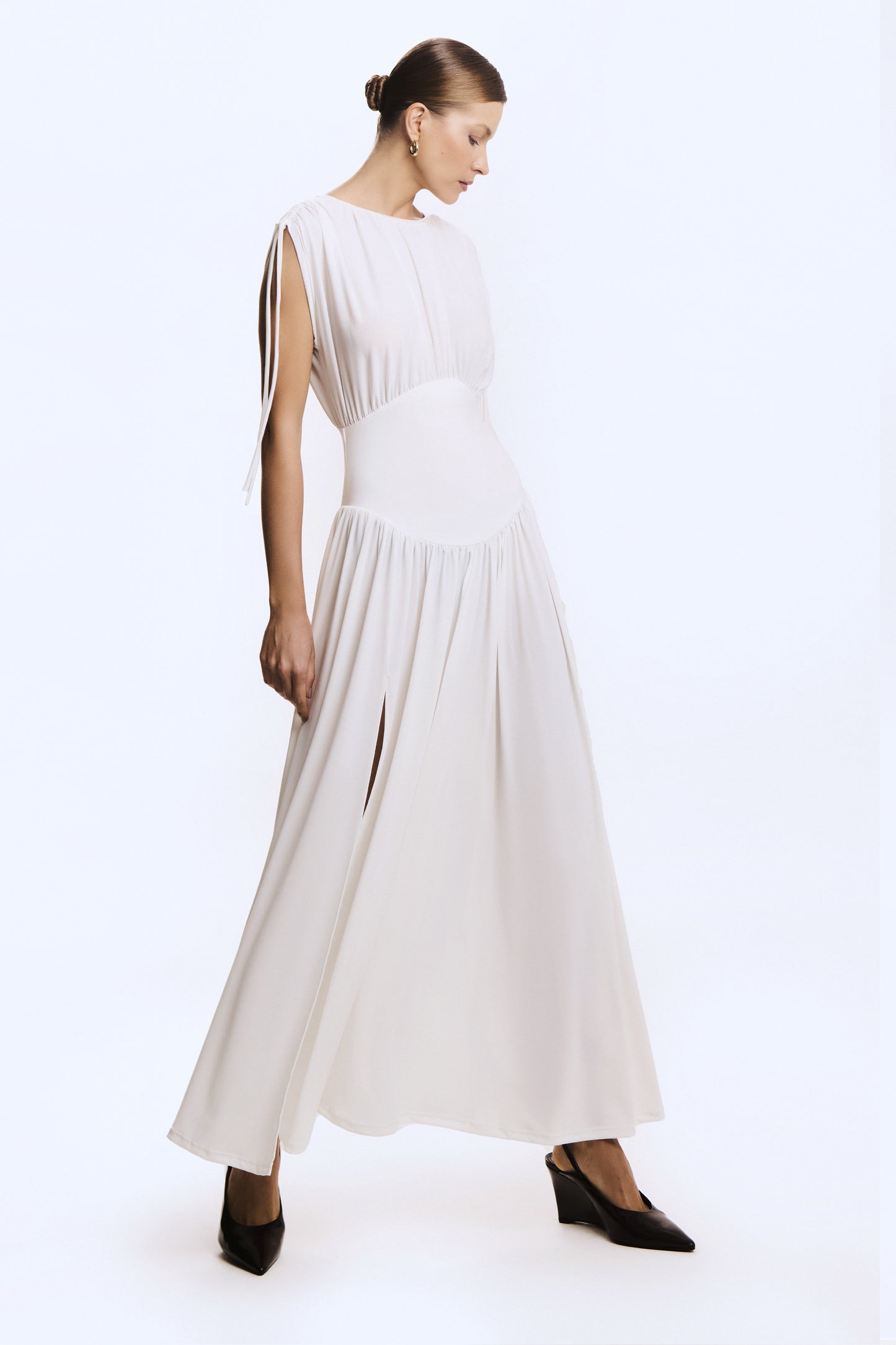 VESTIDO LONGO ACINTURADO FRANZIDO E AMARRACAO OMBROS OFF WHITE