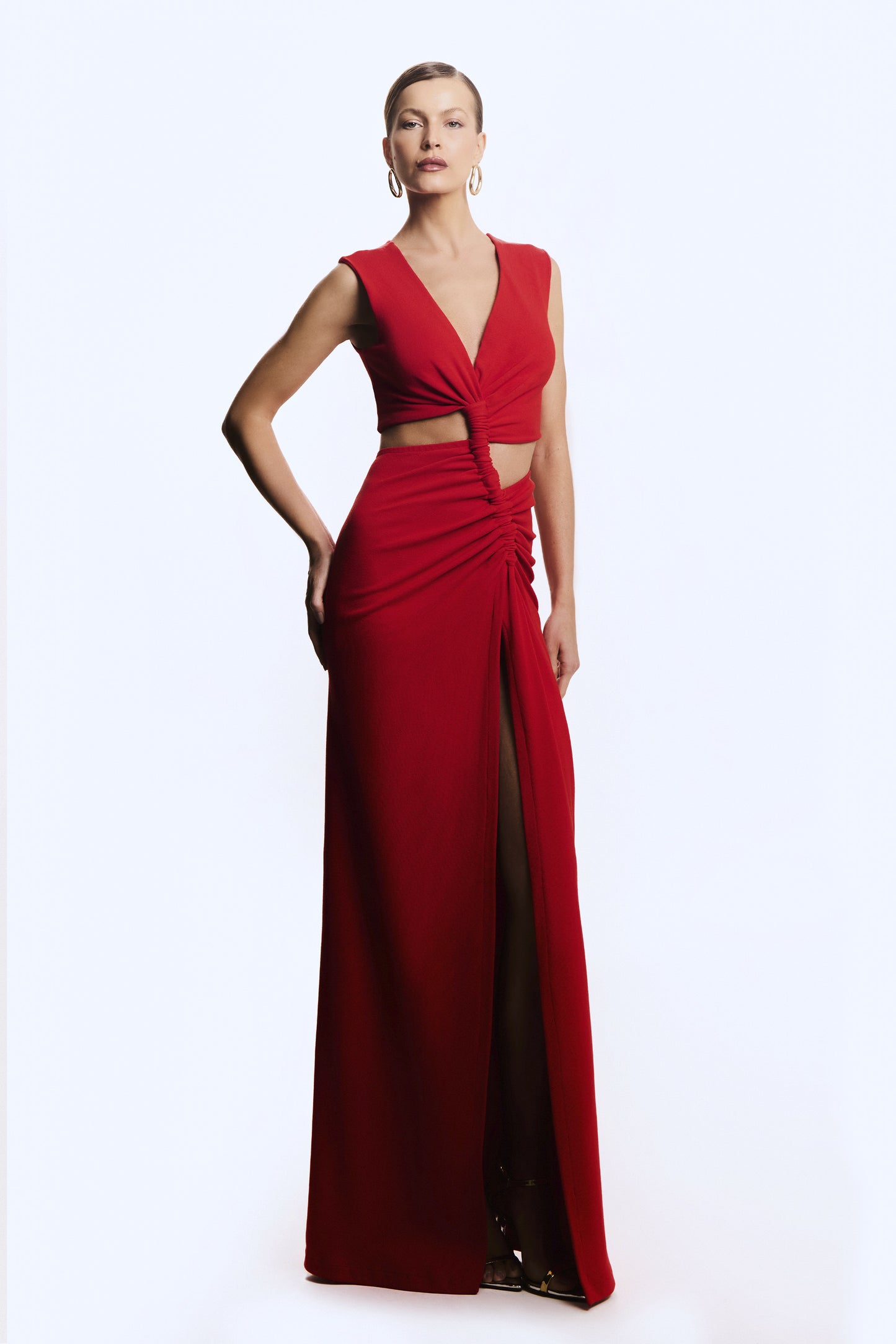 VESTIDO LONGO DRAPEADO COM CANALETA FRONTAL PRETO VERMELHO