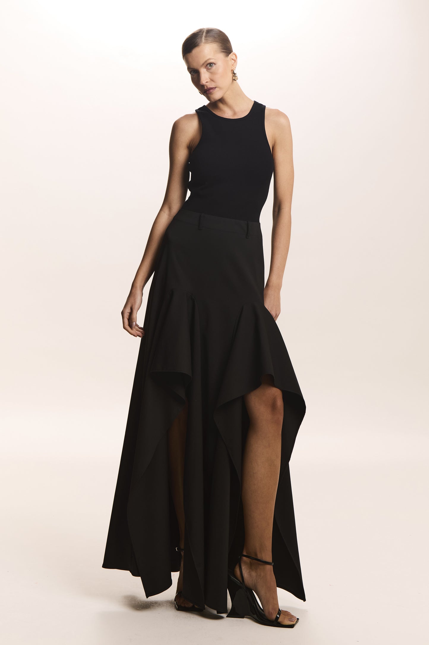 VESTIDO MIDI SAIA ALFAIATARIA COM BABADO ASSIMETRICO PRETO