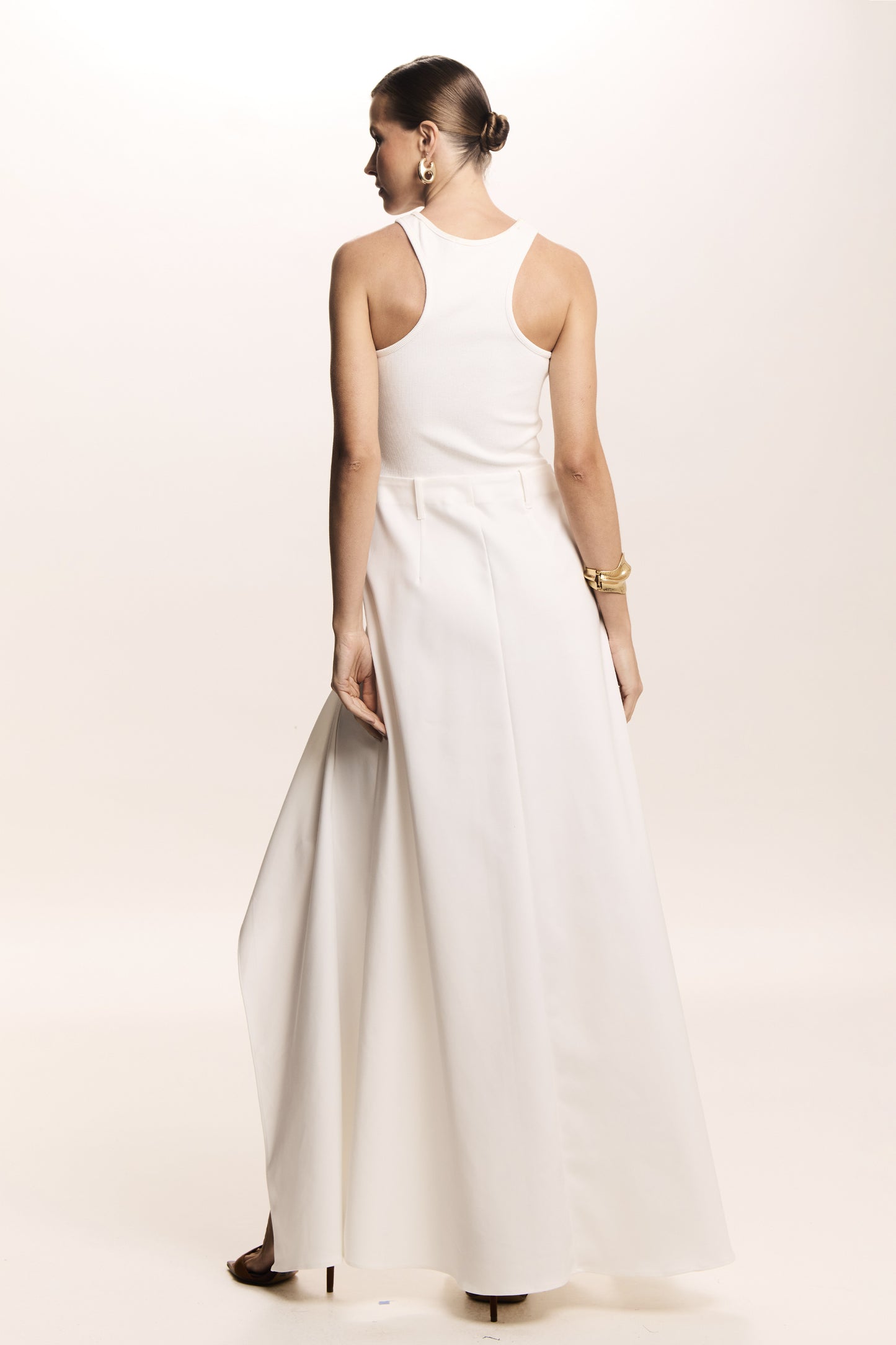 VESTIDO MIDI SAIA ALFAIATARIA COM BABADO ASSIMETRICO OFF WHITE