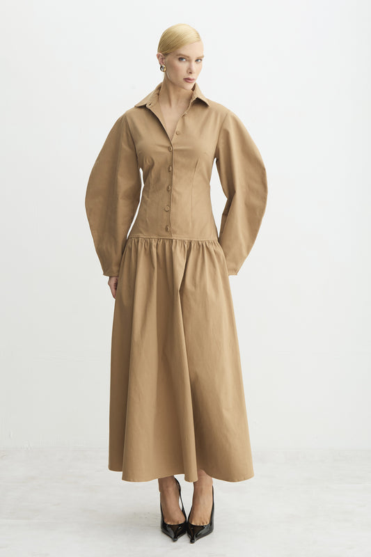 VESTIDO MIDI MANGAS ESTRUTURADAS E VOLUME E GOLA KAKI