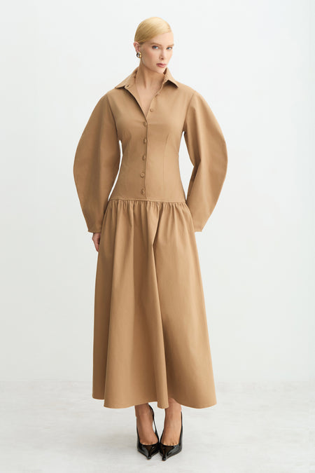 VESTIDO MIDI MANGAS ESTRUTURADAS E VOLUME E GOLA KAKI