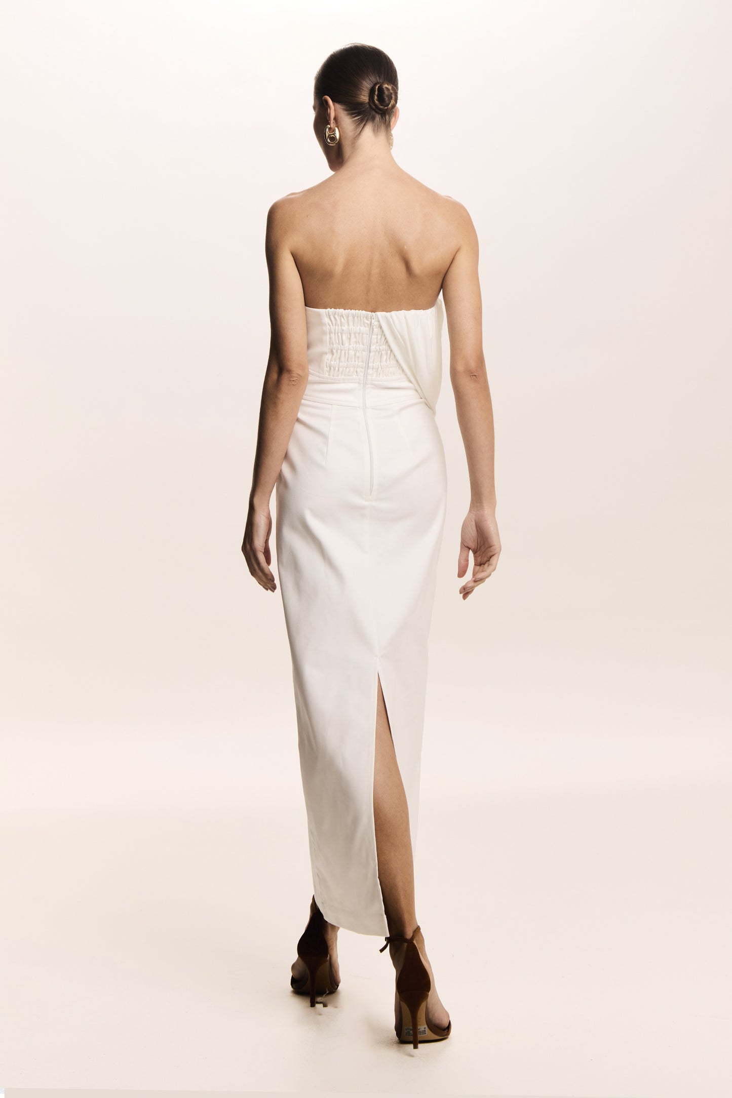 VESTIDO MIDI TOMARA QUE CAIA SOBREPOSICAO FLUIDA OFF WHITE