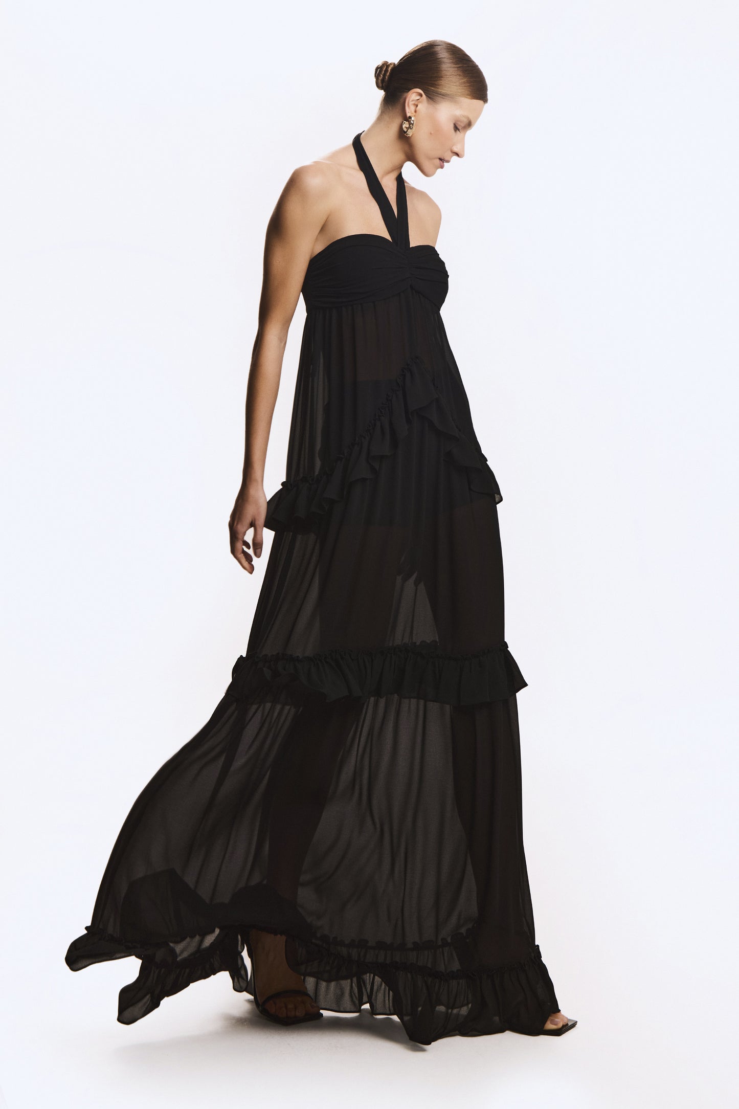 VESTIDO LONGO COM BABADOS AMARRACAO PESCOCO PRETO