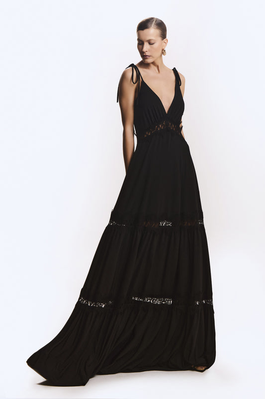 VESTIDO LONGO FLUIDO ENTREMEIO EM RENDA AMARRACAO ALCA PRETO