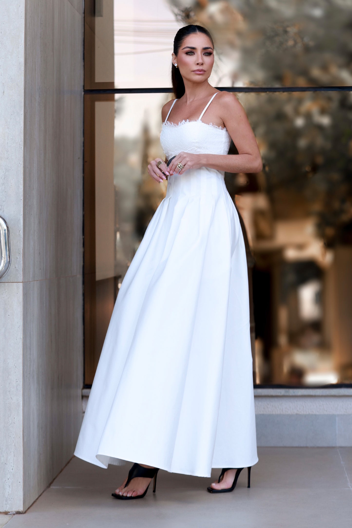 VESTIDO MIDI RECORTES PESPONTADOS CINTURA RENDA BUSTO OFF WHITE
