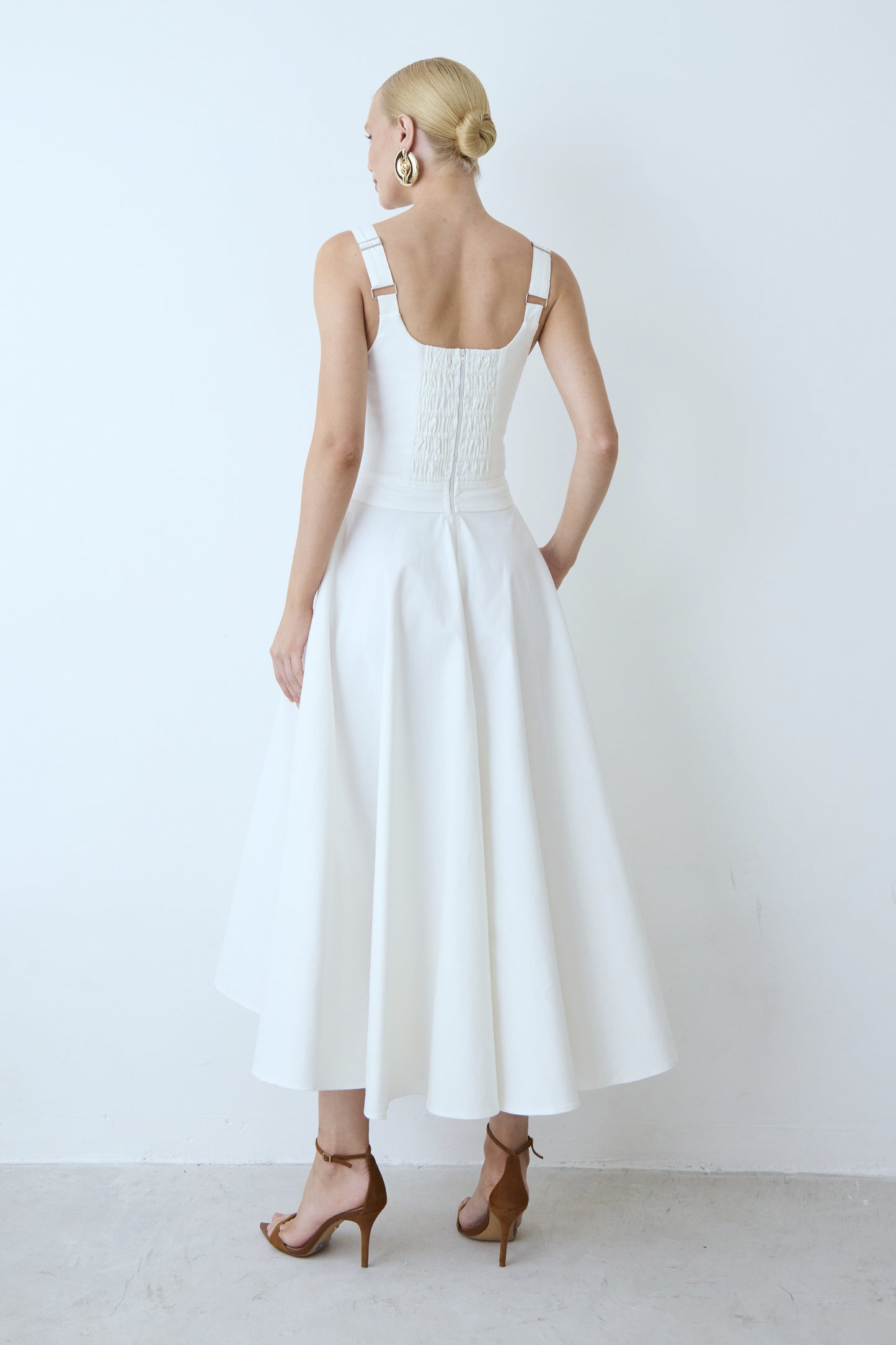 VESTIDO MIDI RECORTE NO BUSTO ACINTURADO BARRA AMPLA