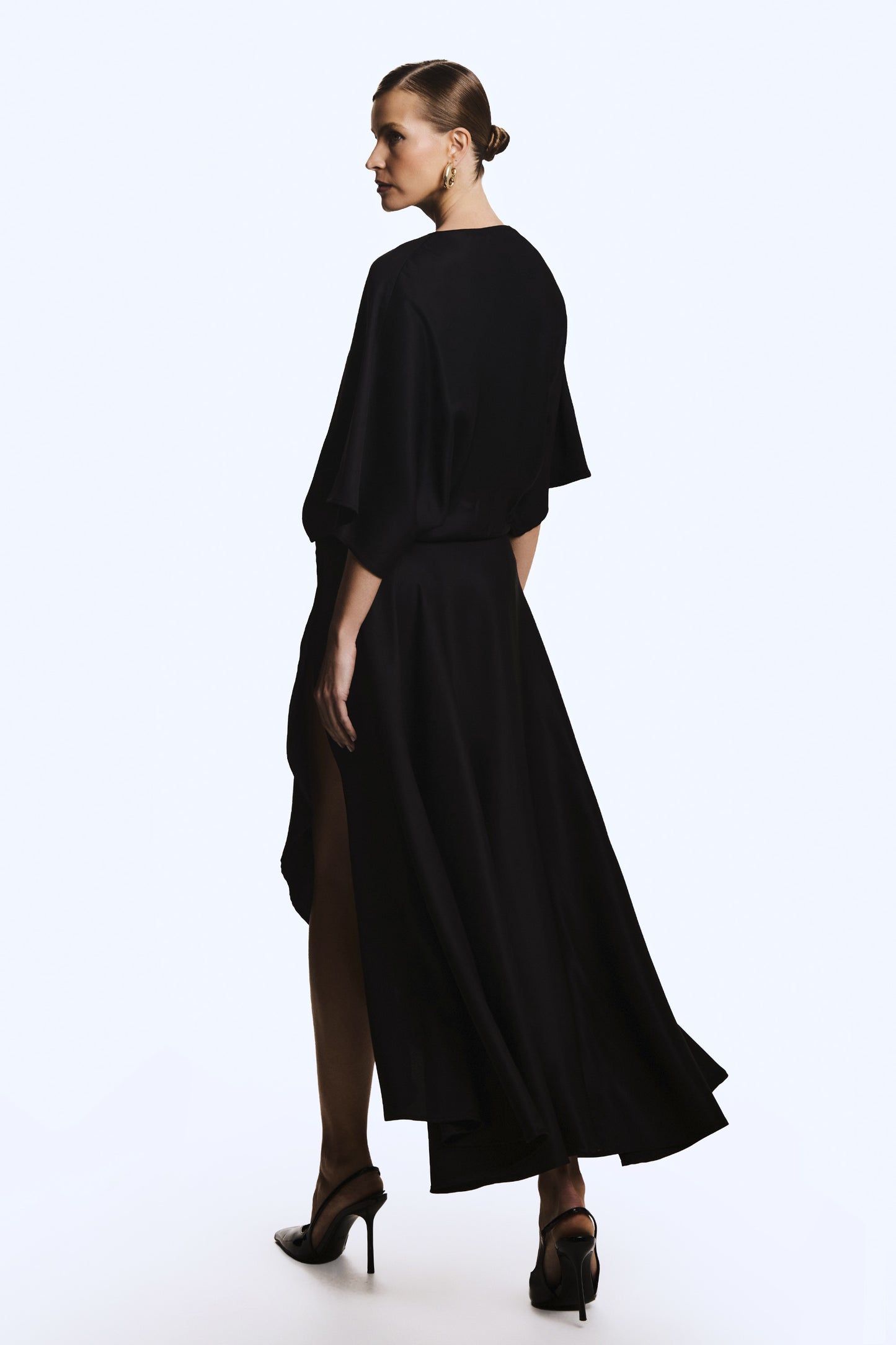 VESTIDO MIDI FLUIDO COM TRANSPASSE SAIA PRETO