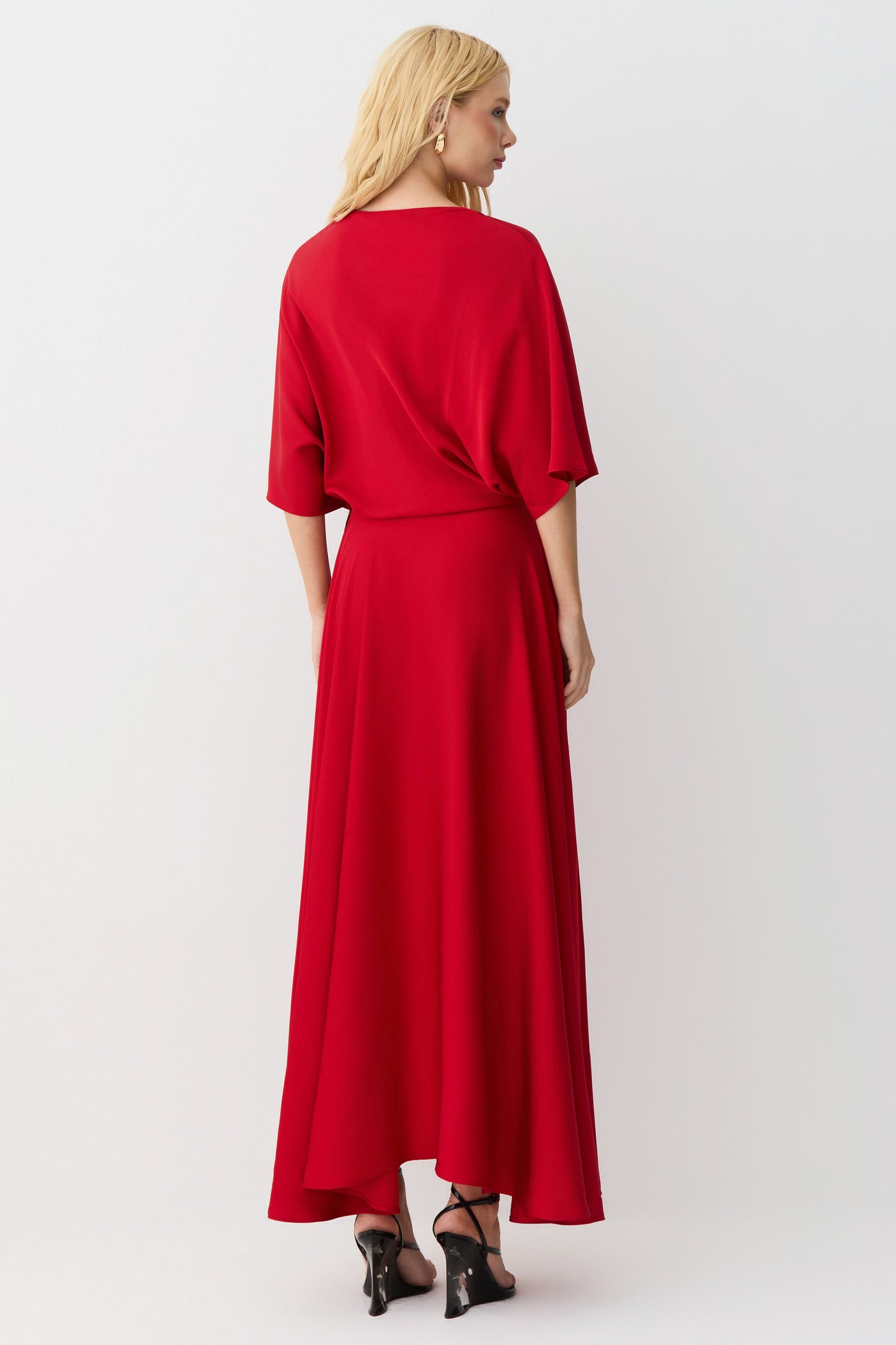 VESTIDO MIDI FLUIDO COM TRANSPASSE SAIA VERMELHO
